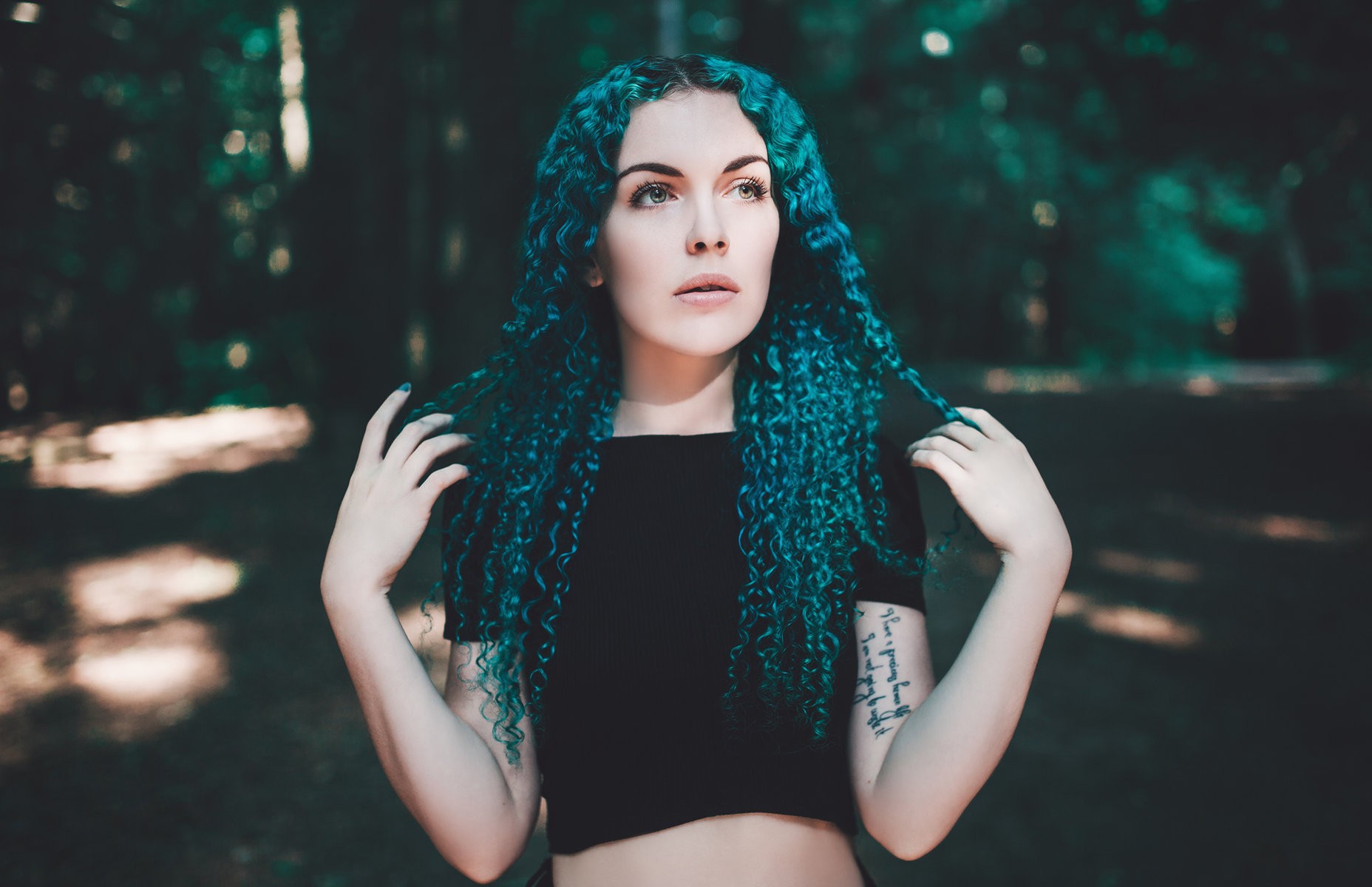 Women Model Savannah Daras Dyed Hair Curly Hair Blue Hair Women Outdoors Hands In Hair Tattoo Black  1856x1200