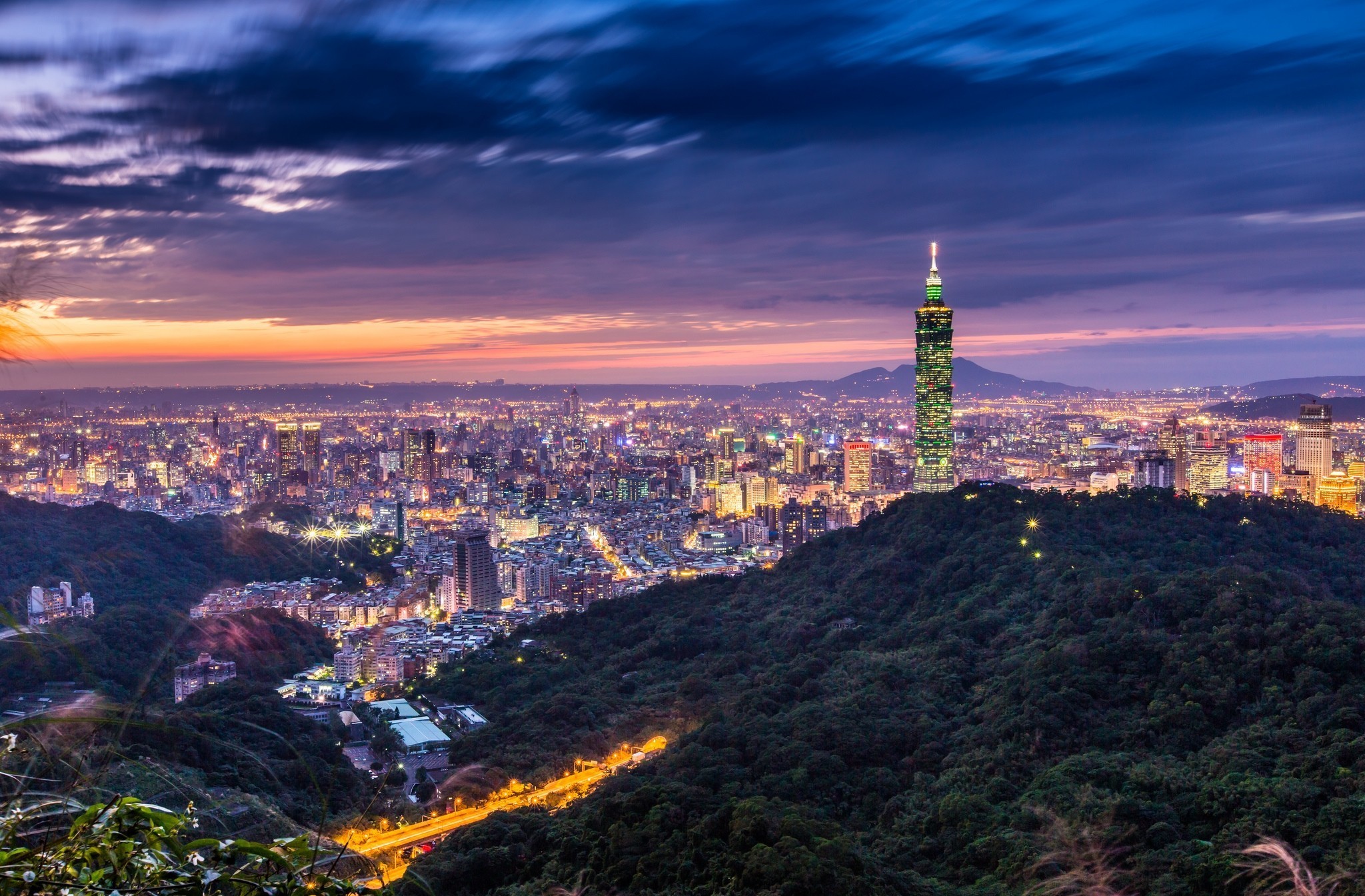 City Cityscape Taipei 101 Building Lights HDR 2048x1345