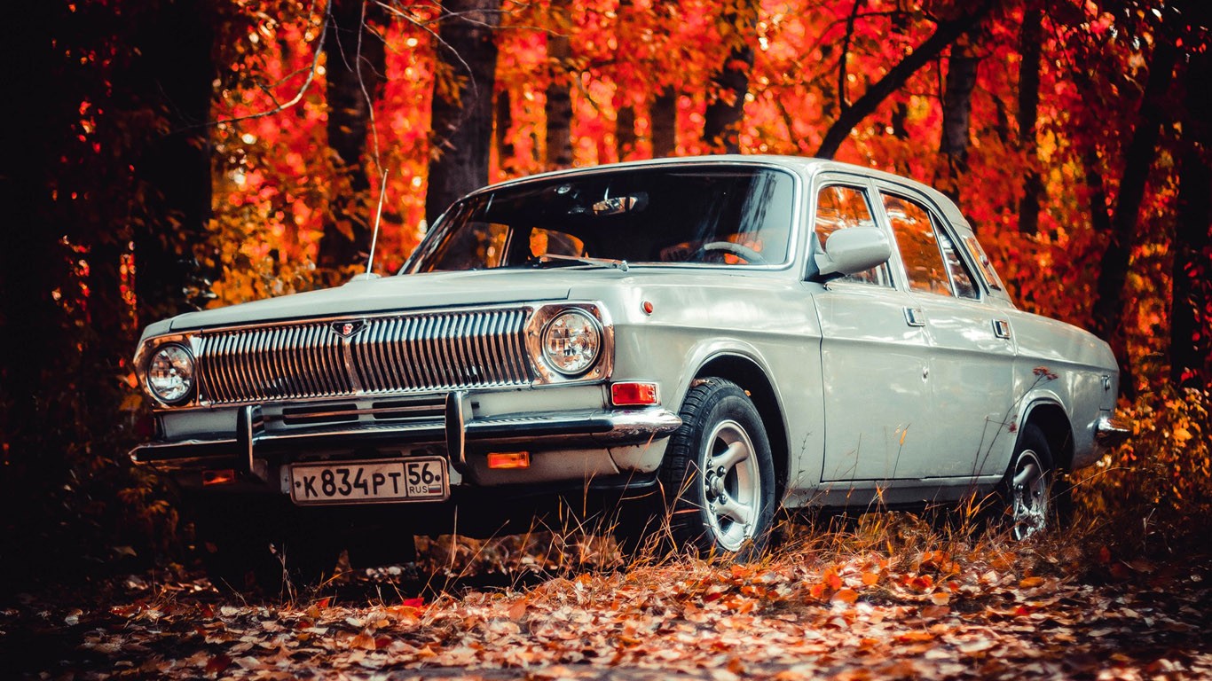 Car Vehicle Nature Fall Leaves Trees Russian Cars GAZ 24 Volga Volga Forest Vintage 1366x768