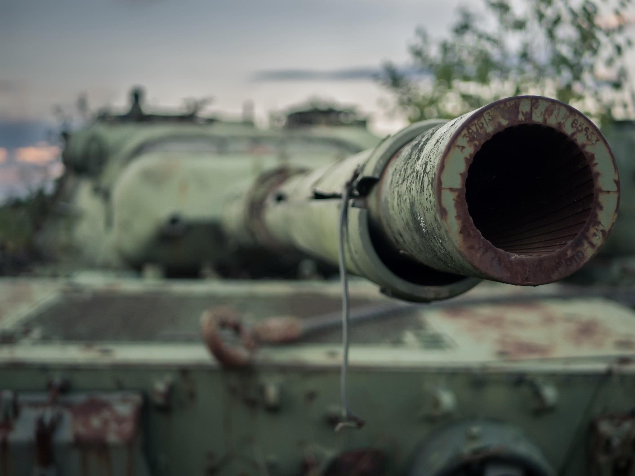 Wreck Rust Tank Vehicle Leopard 1 2048x1536