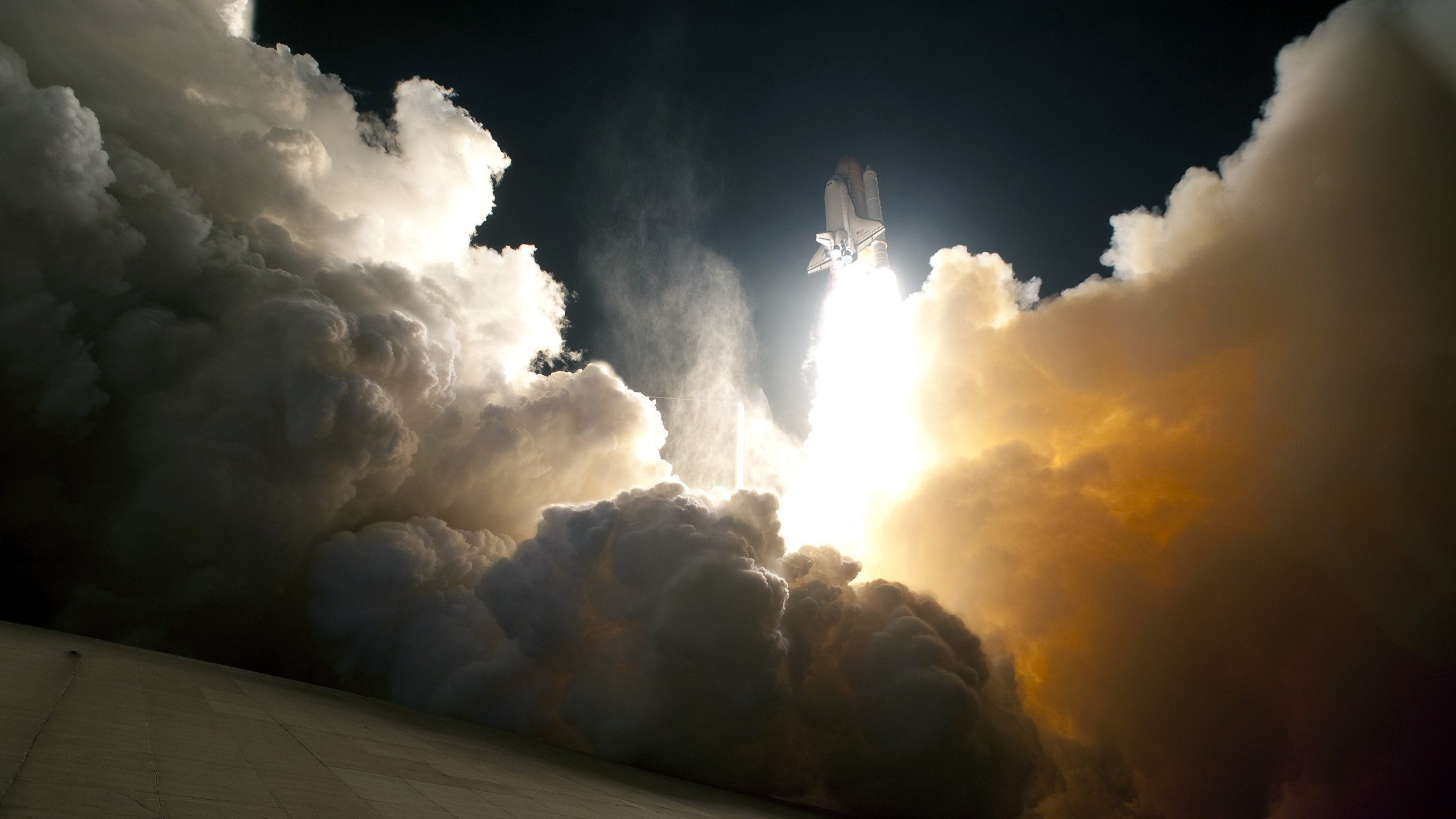 Space Shuttle NASA Launching Smoke 2560x1440