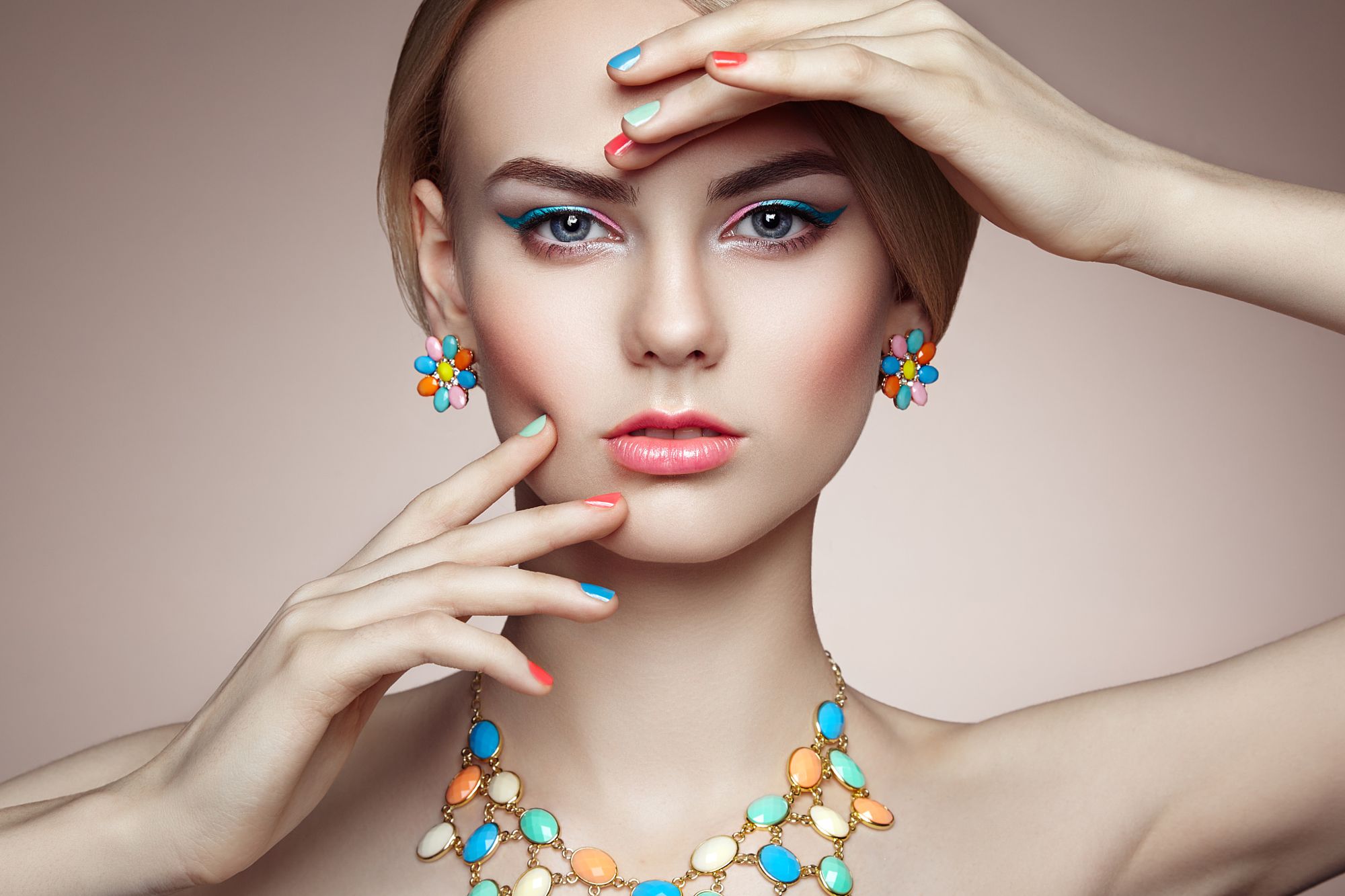 Oleg Gekman Women Blonde Straight Hair Colorful Earring Necklace Jewelry Eyeshadow Fashion Simple Ba 2000x1333