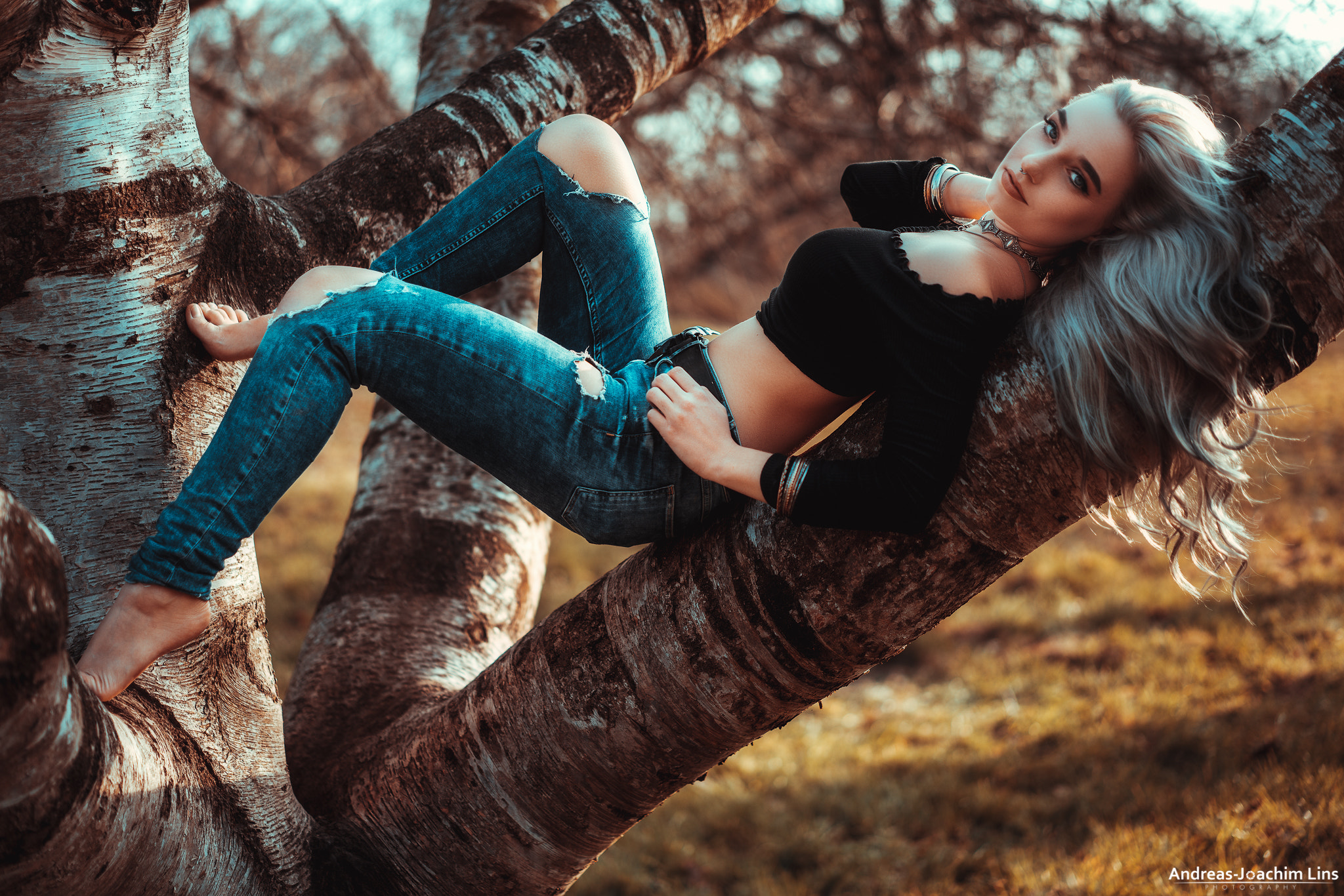 Women Torn Jeans Trees Women Outdoors Portrait Andreas Joachim Lins Loba 2048x1366