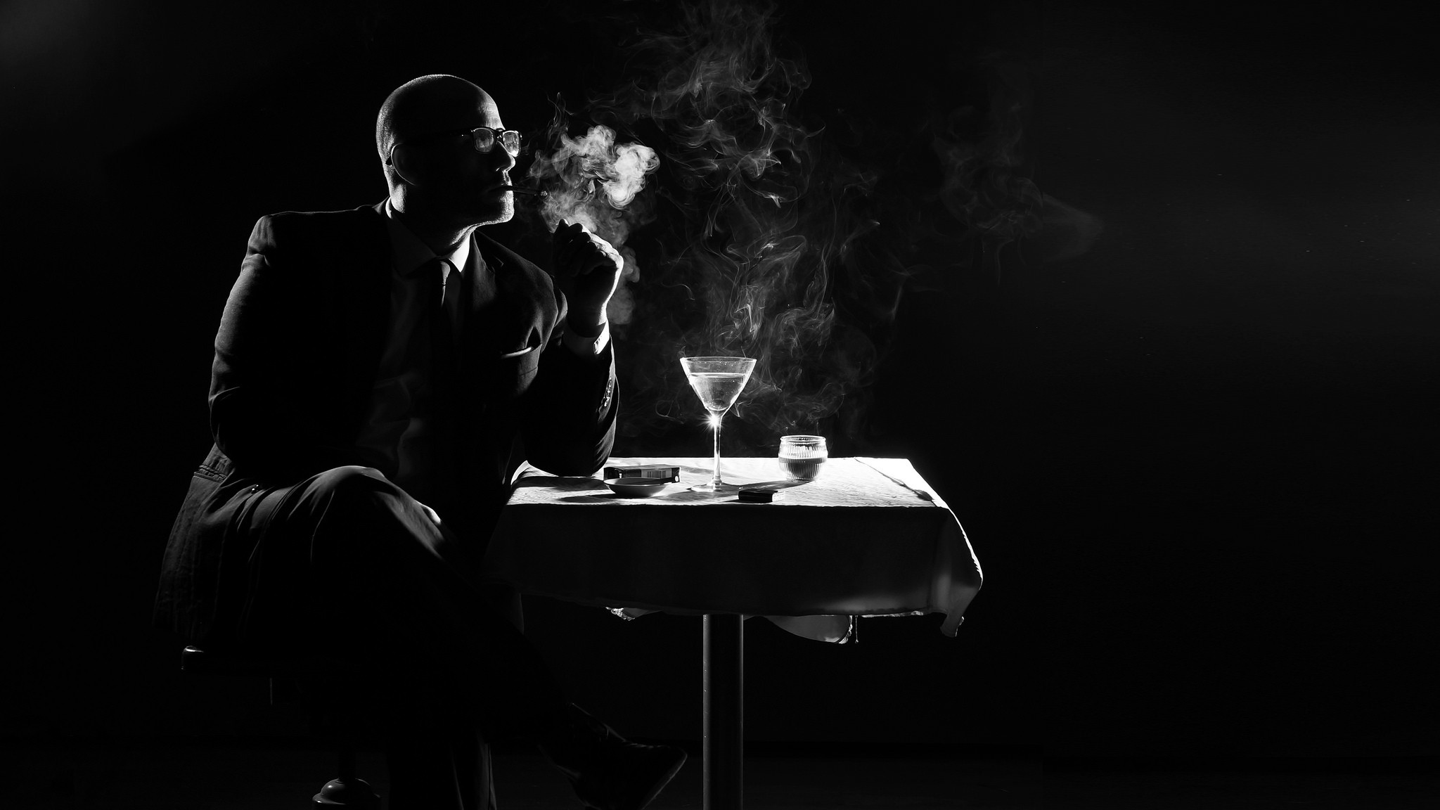 Men Smoking People Dark Martini Cocktail 2048x1152