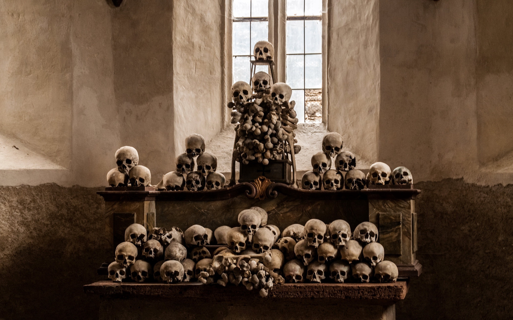 Altar Skull Bones 2048x1276
