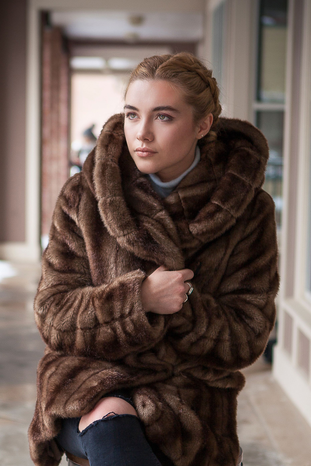 Florence Pugh Women Actress Green Eyes Depth Of Field Torn Clothes Fur Coats Fur Coats Brown