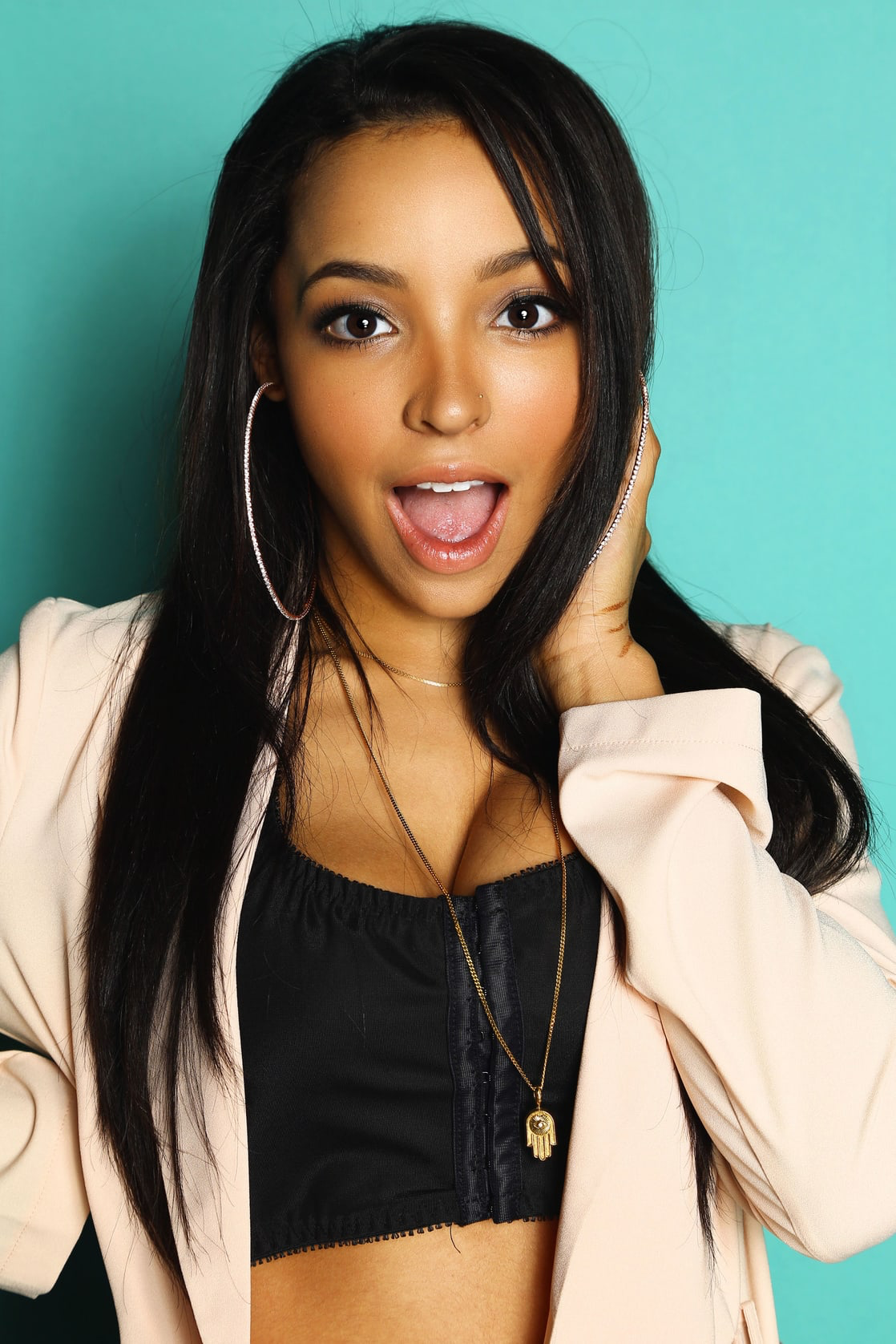 Tinashe Women Singer Brunette Face Simple Background Open Mouth Long Hair Necklace Hoop Earrings Fro 1118x1676