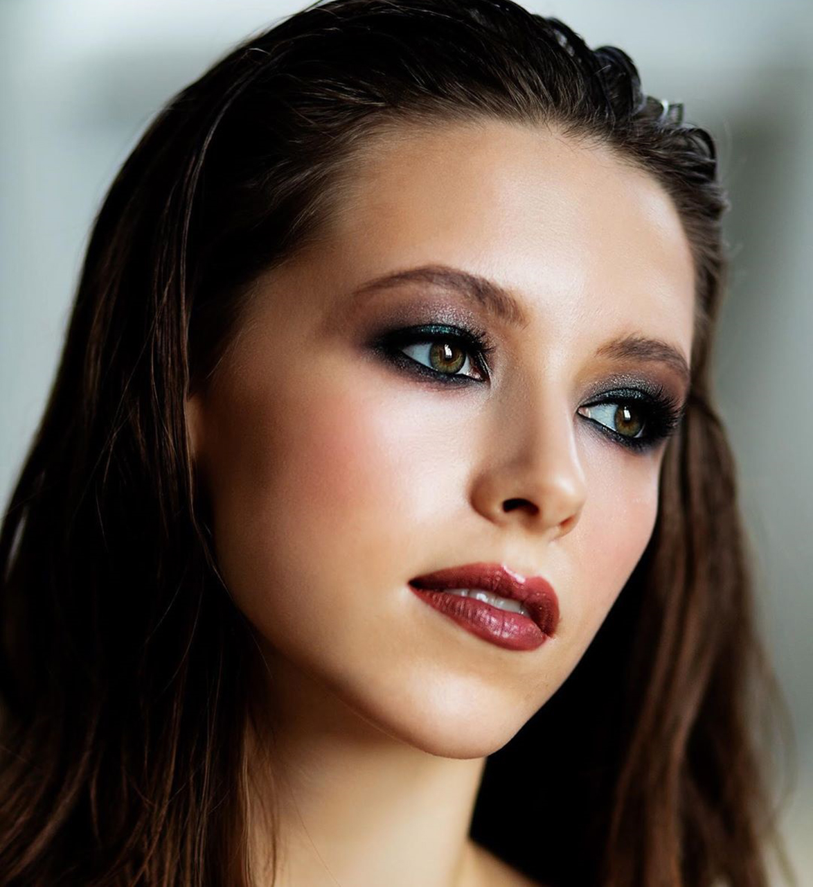 Viktoria Makarenko Viki Virgo Women Brunette Long Hair Model Makeup Eyeshadow Glitter Eyeliner Looki 1174x1280