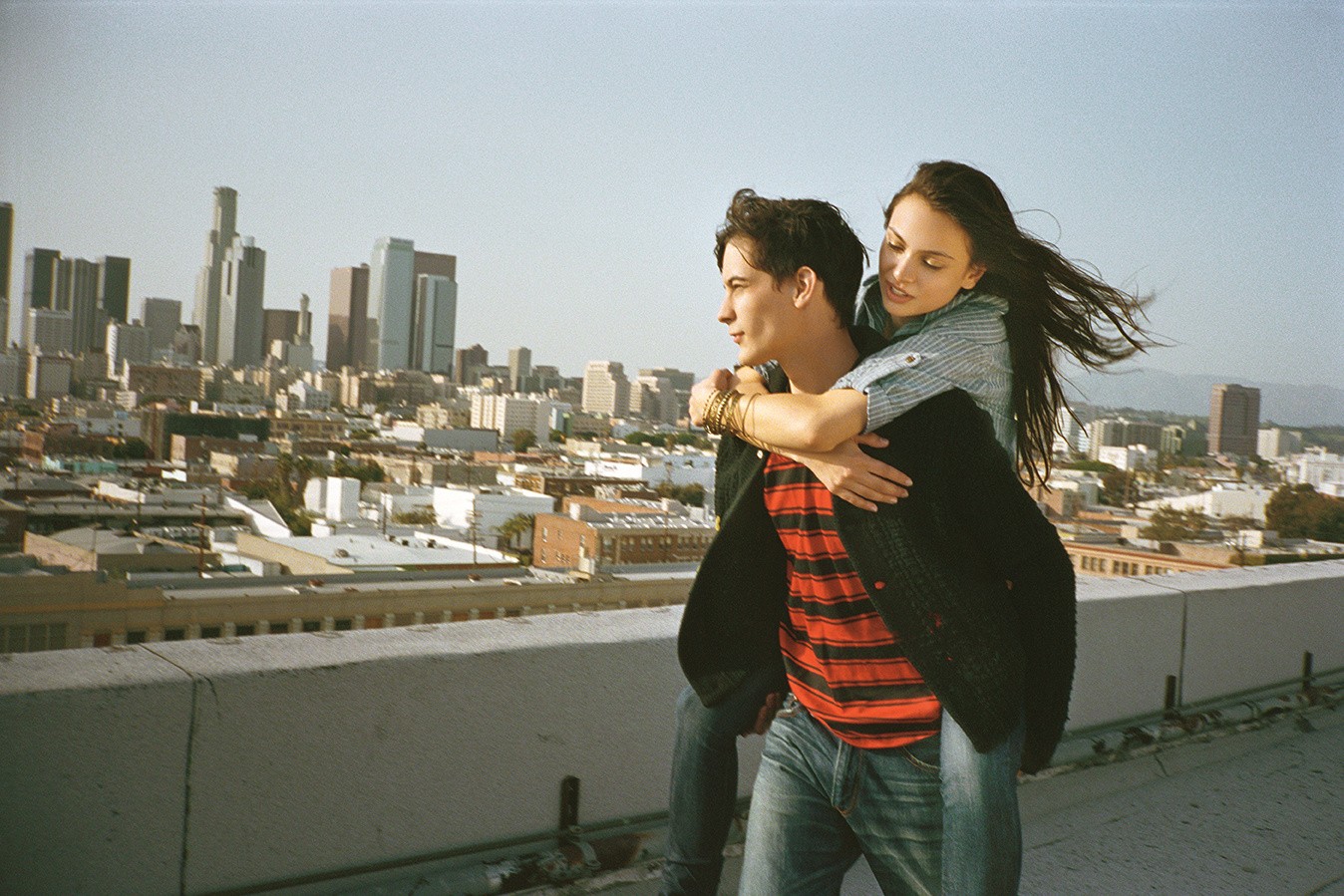 Women Men Lovers Couple Jeans Rooftops People 1348x899