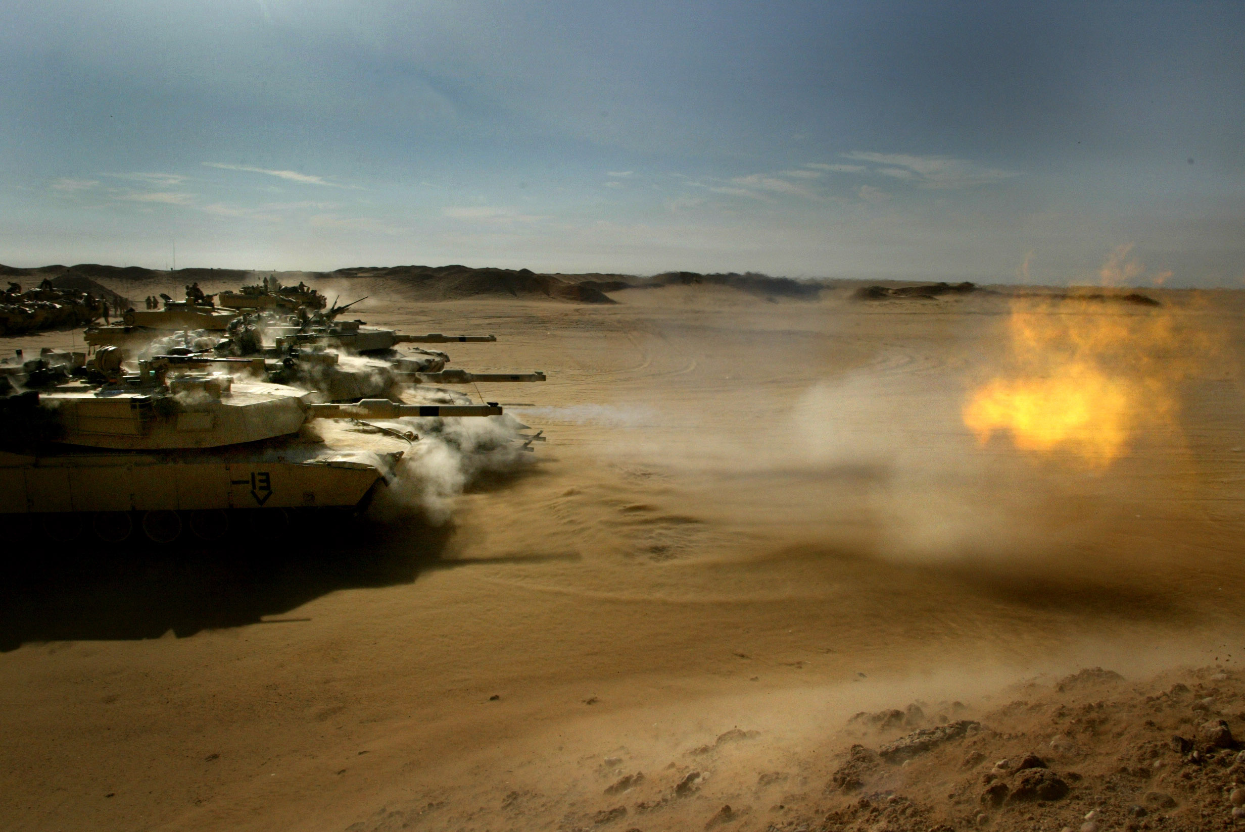Tank Military Vehicle M1A1 Abrams 2464x1648