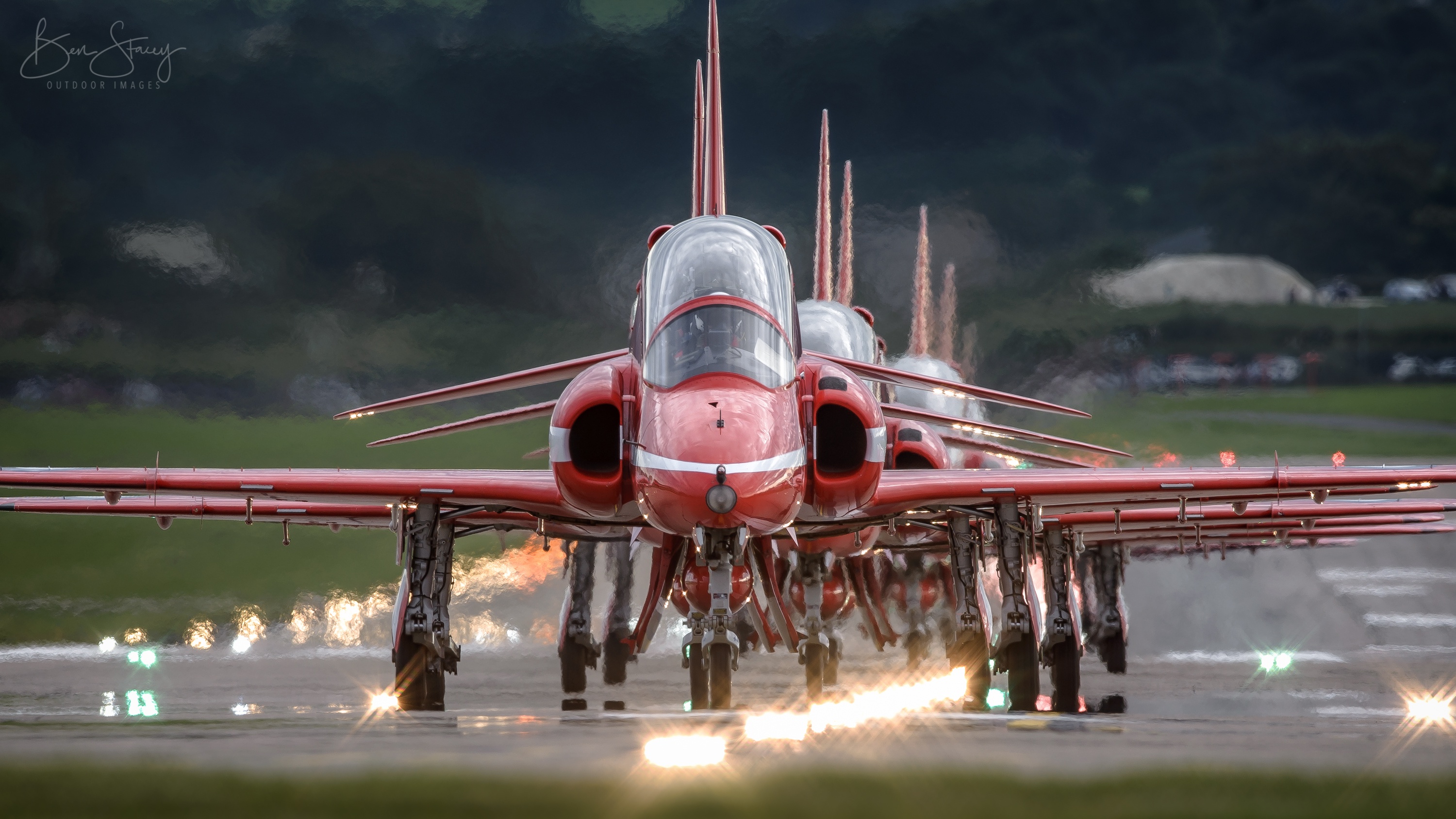 Vehicle Red Aircraft Red Arrows 3000x1688