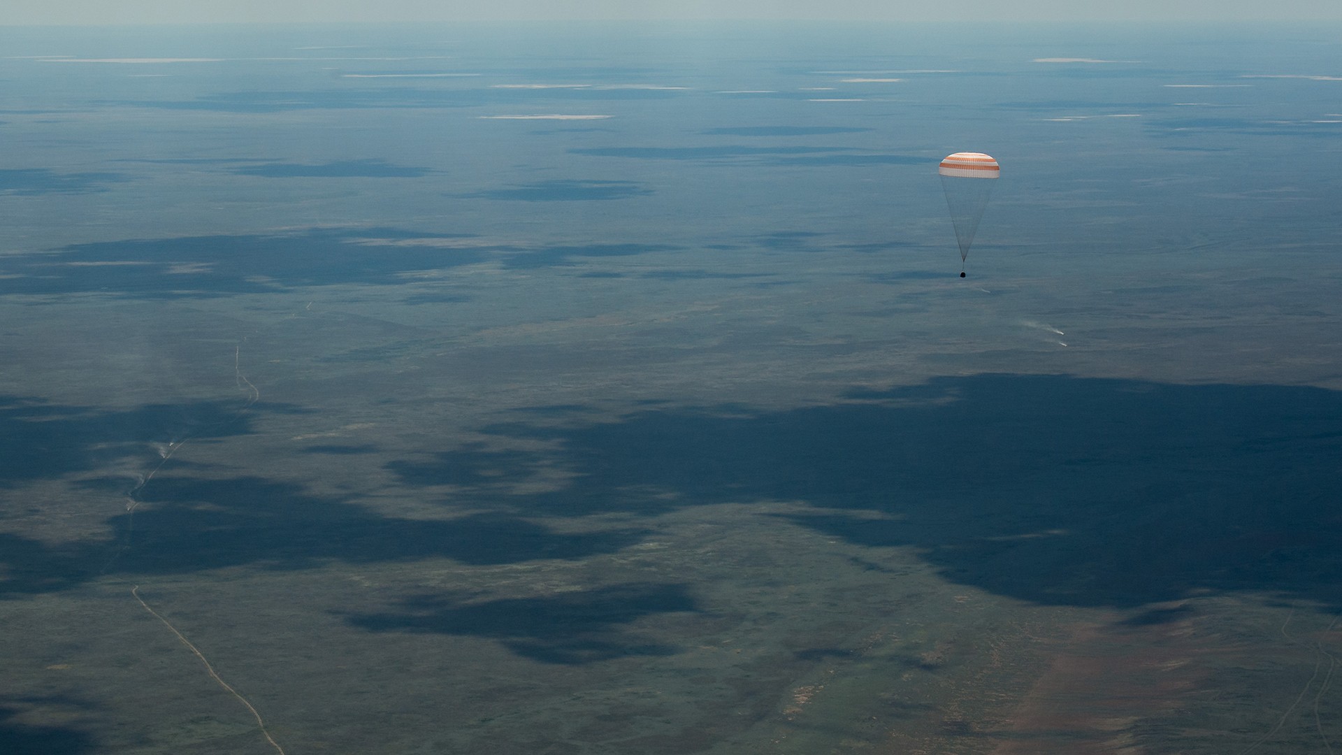 Roscosmos NASA Soyuz Parachutes 1920x1080
