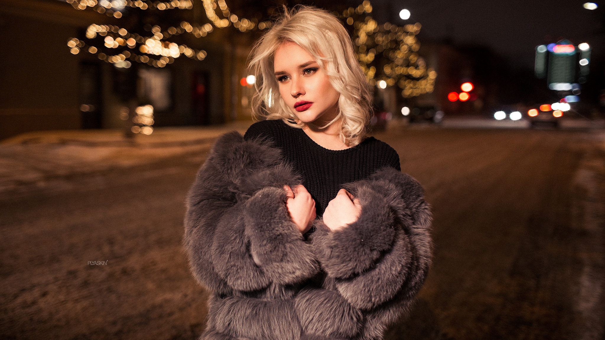 Blonde Fur Bokeh Portrait Street Looking Away Women Outdoors Red Lipstick Women Fur Coats Vitaly Ply 2048x1153