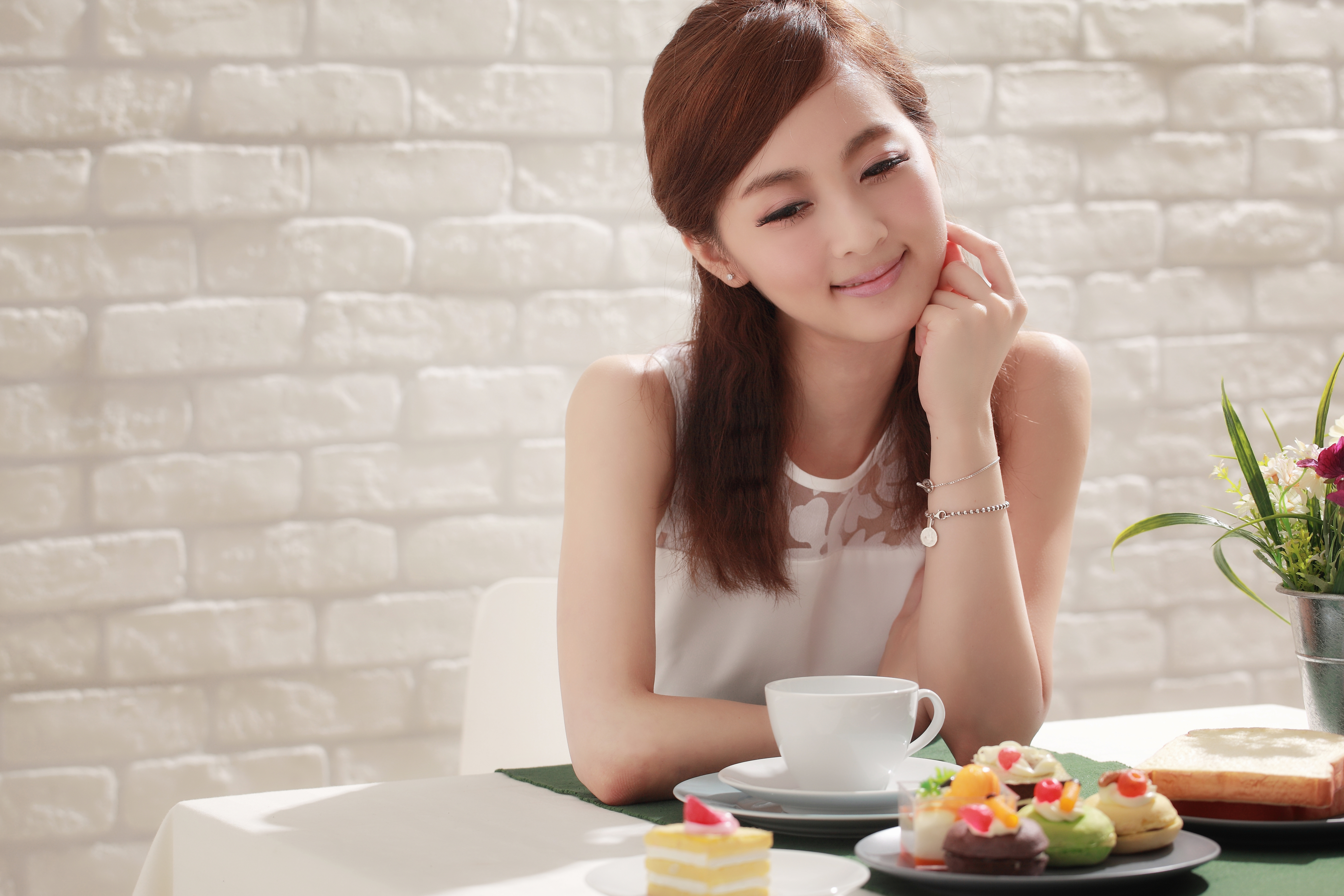 Girl Asian Woman Smile Meal Table Mikako Zhang Kaijie Mikao Taiwanese 5616x3744