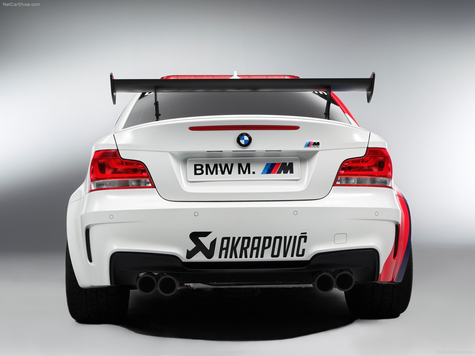 BMW Race White Car 1600x1200