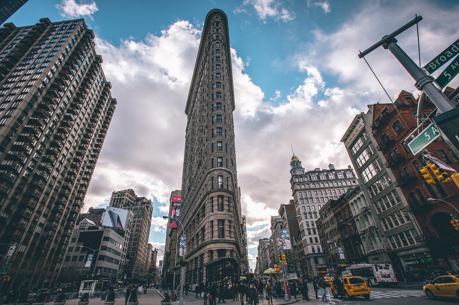 New York City Flatiron Building Cityscape Taxi Clouds 1600x1066