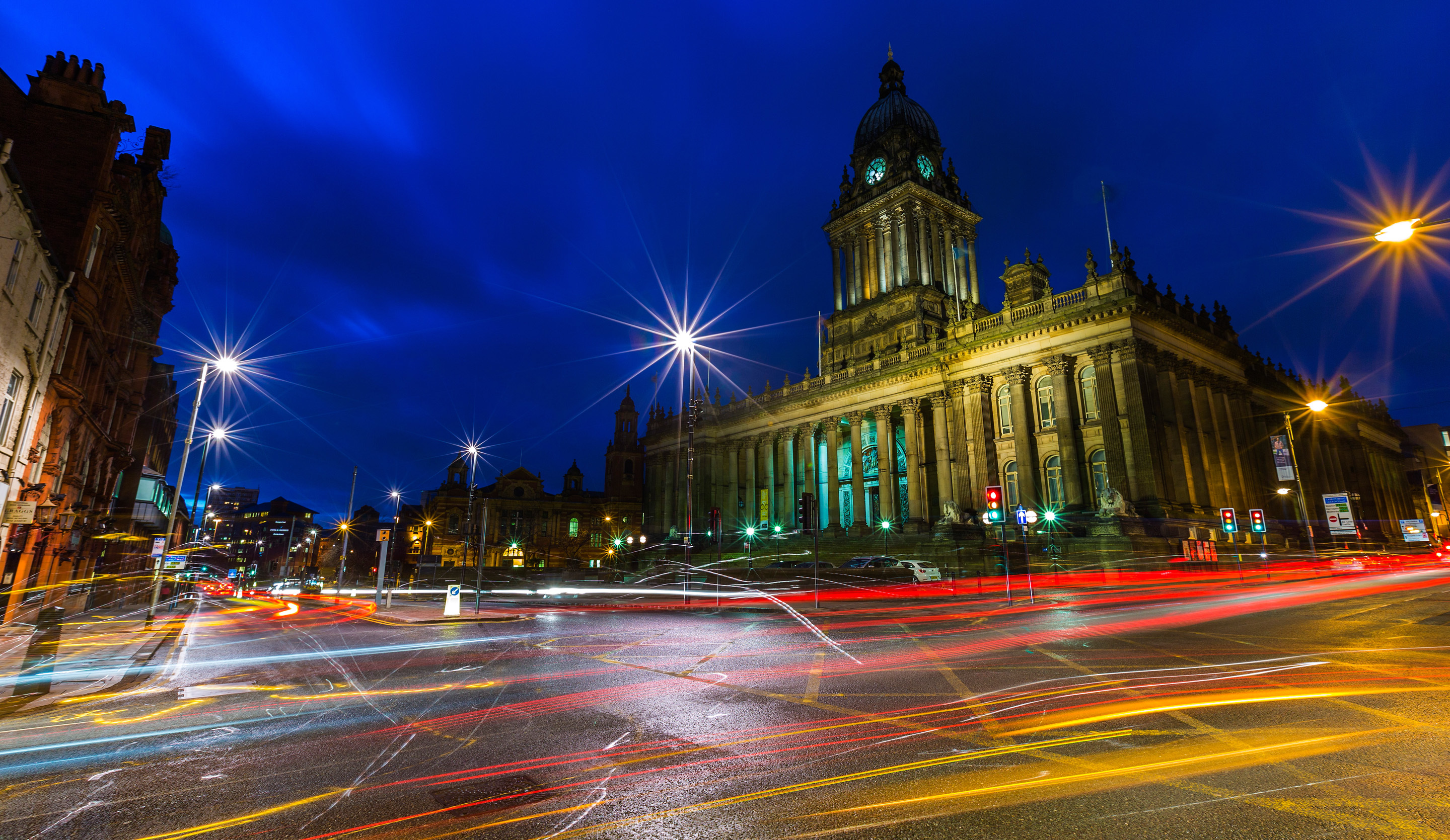 Leeds England Tower Street Night Light Time Lapse Building 2880x1670