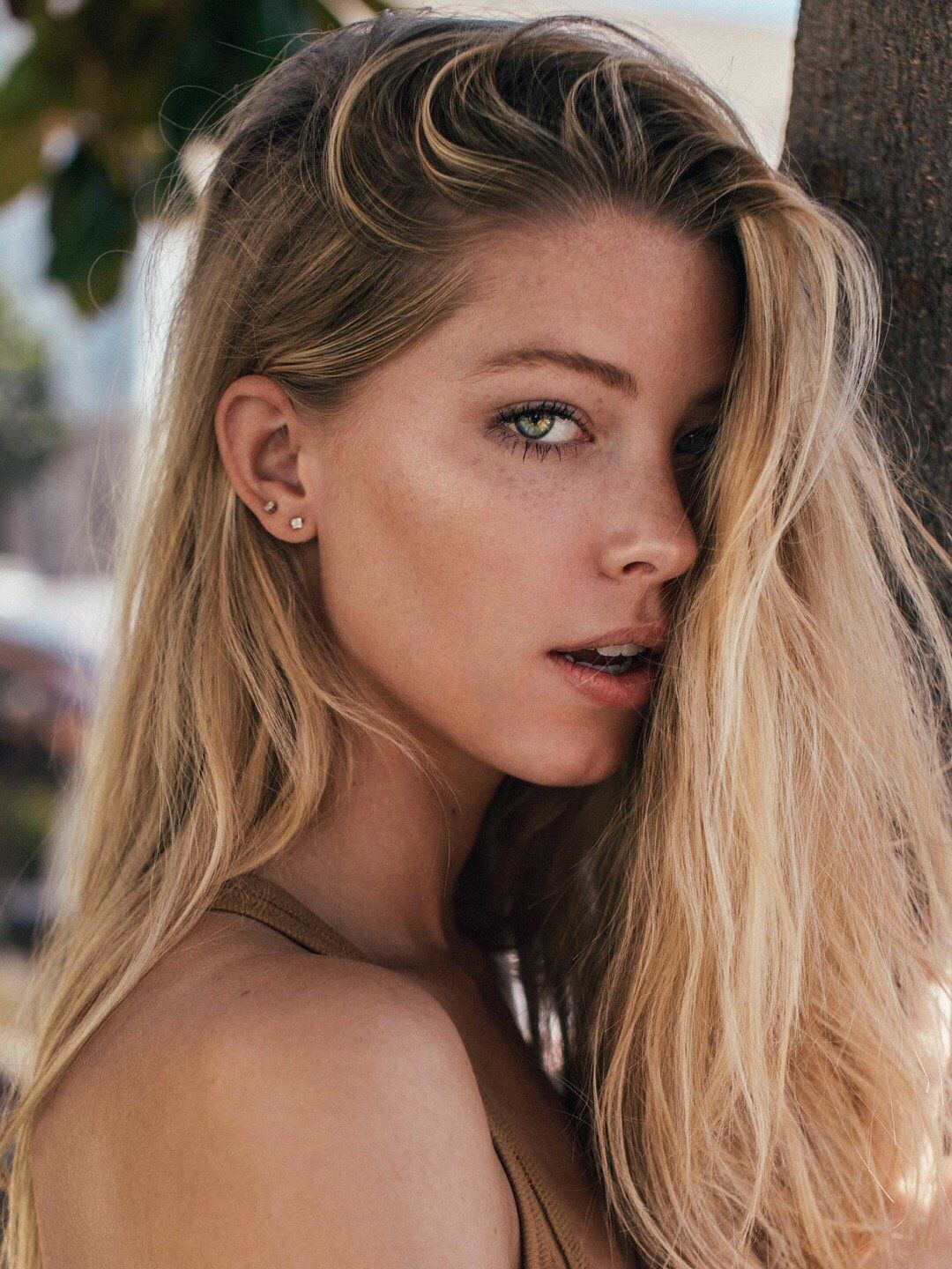 Baskin Champion Women Model Blonde Green Eyes Long Hair 1080x1440