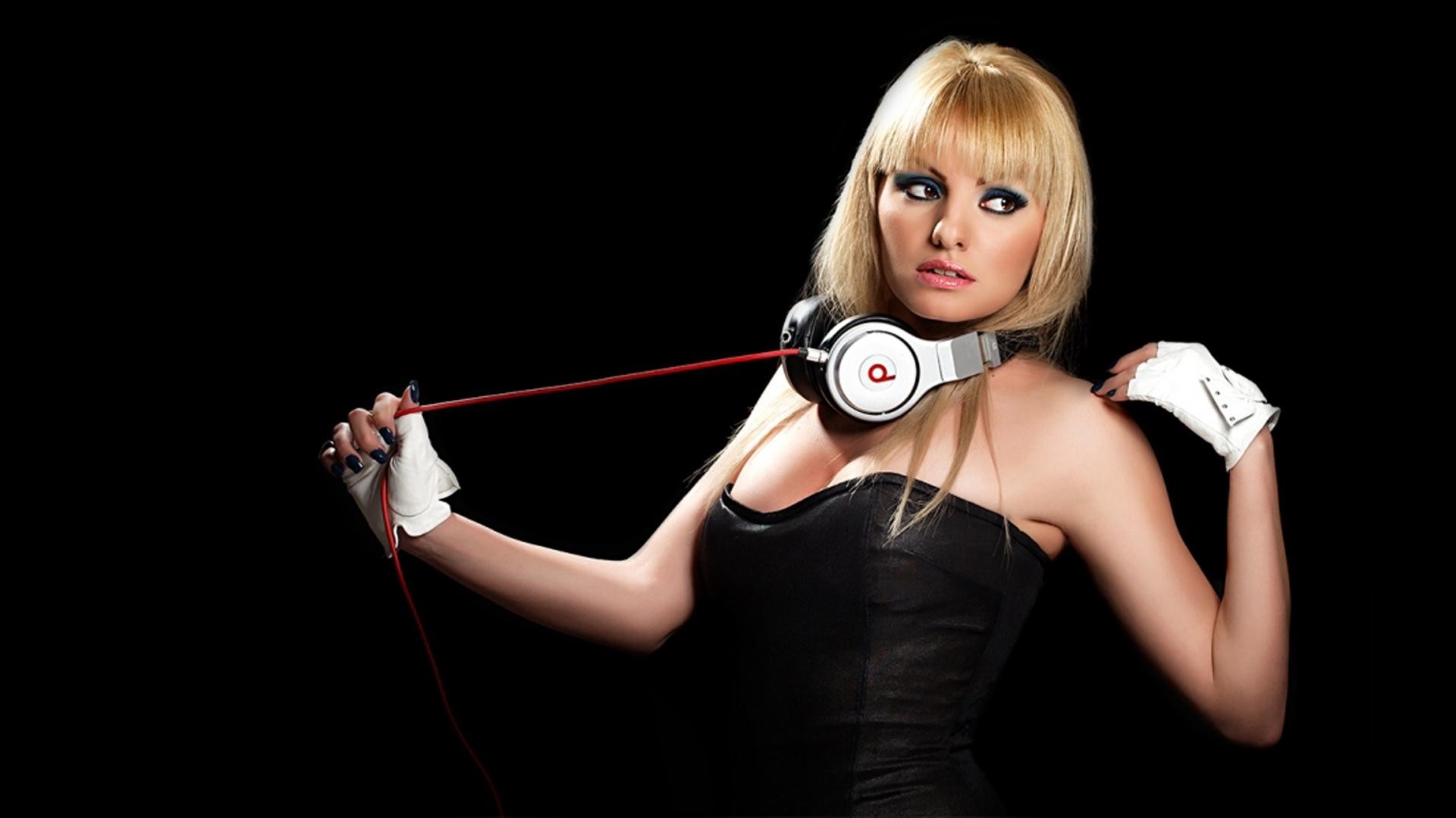 Alexandra Stan Beats By Dre Singer Blonde Headphones Black Dress Strapless Dress Eyeshadow Fingerles 1920x1080
