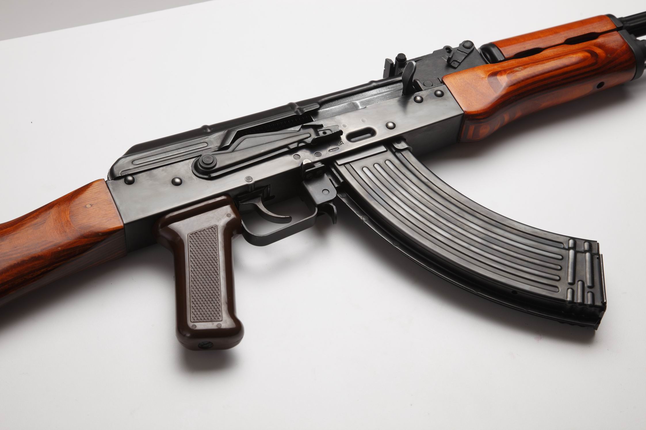 Weapons AK 47 2246x1498