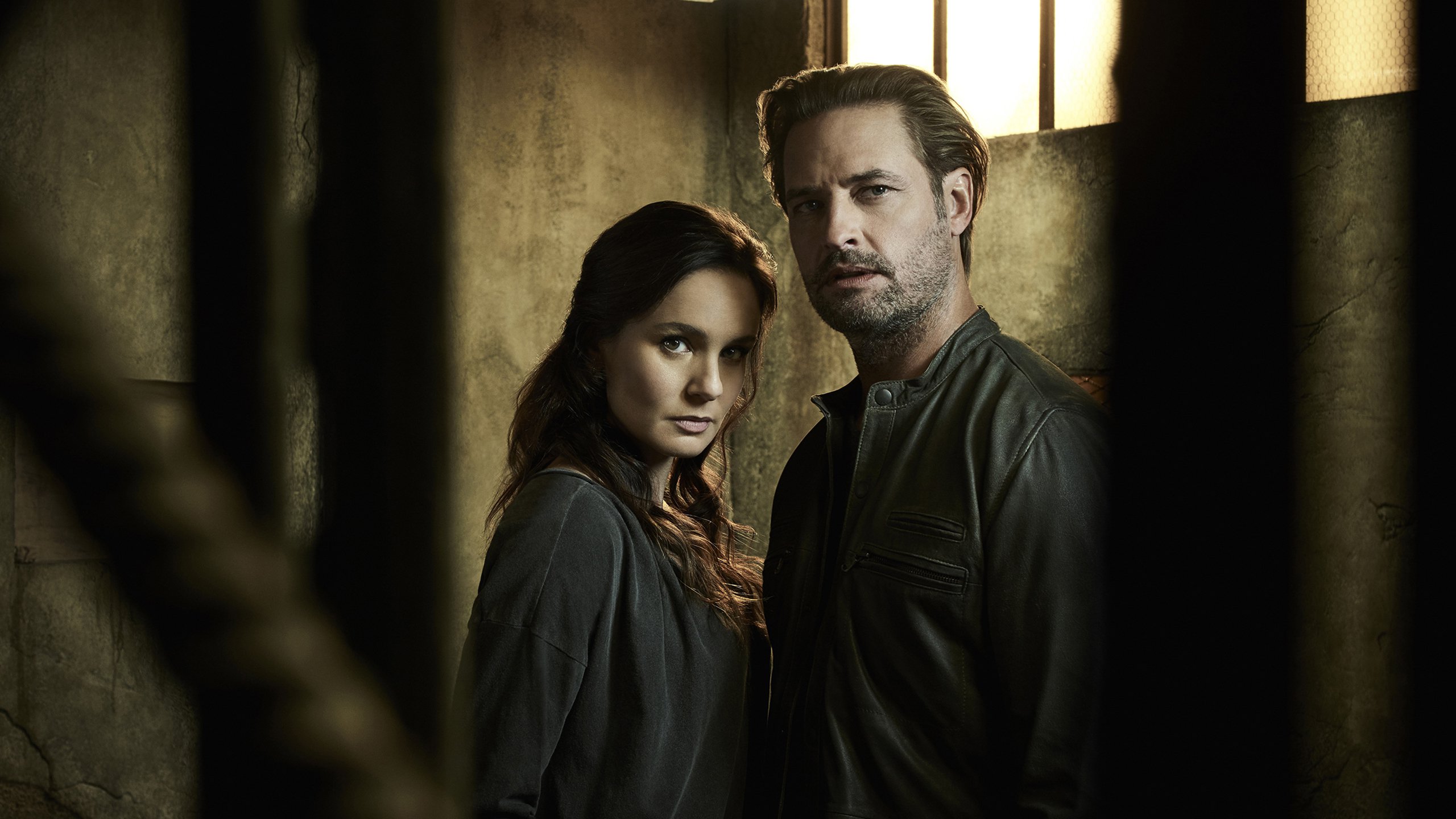 Sarah Wayne Callies Josh Holloway 2560x1440