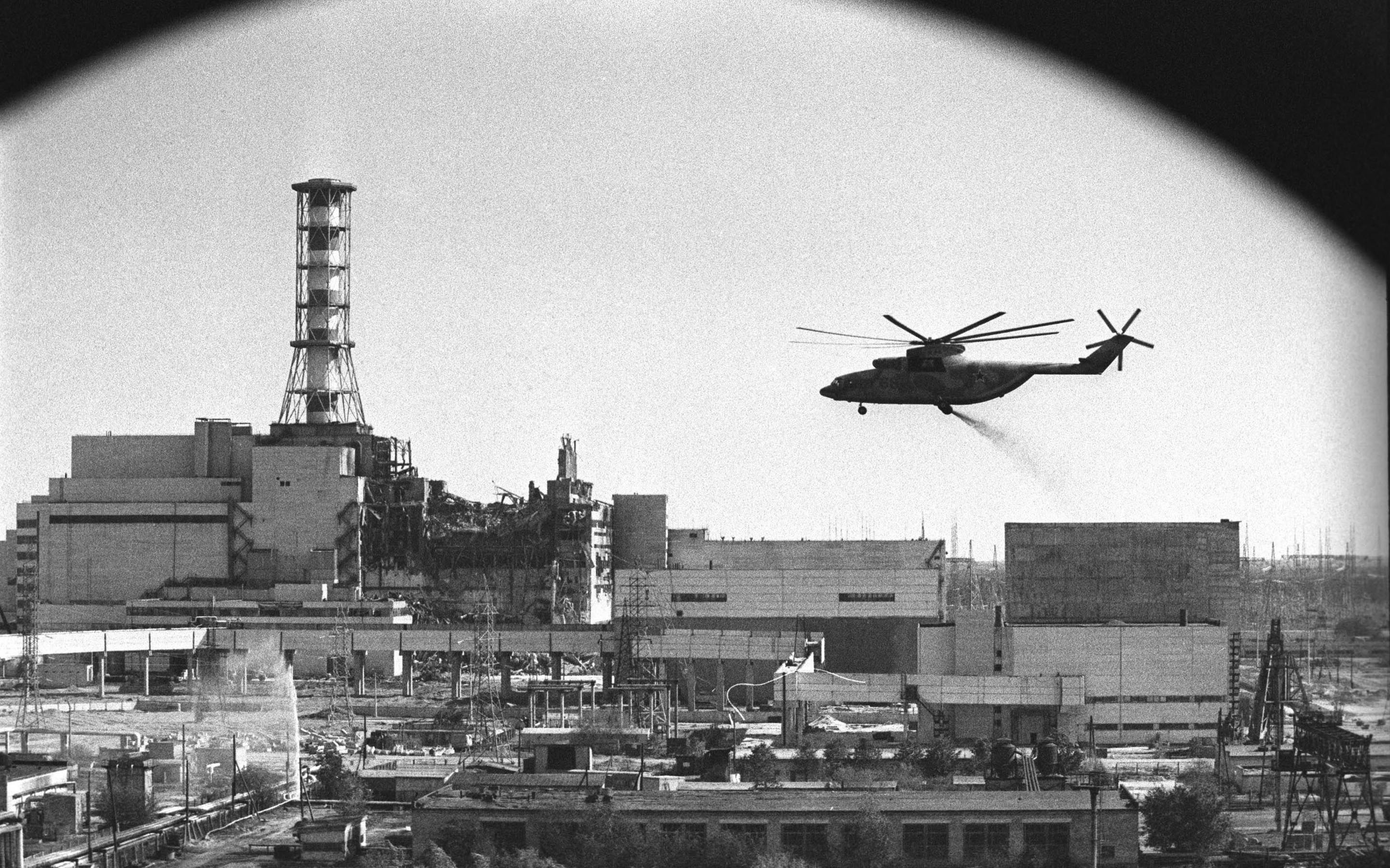 Chernobyl Helicopters Radiation 2880x1800