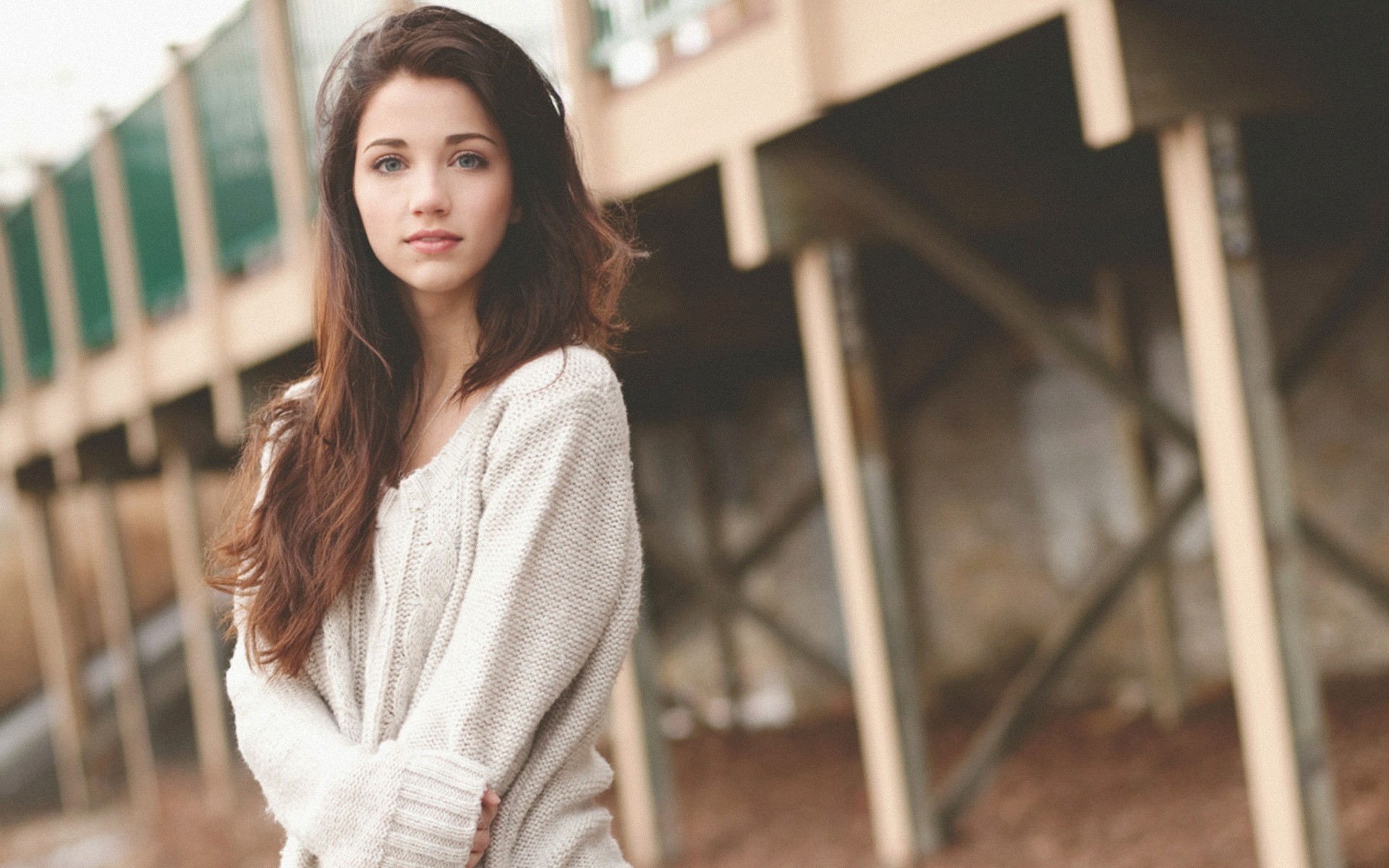 Emily Rudd Brunette Sweater Blue Eyes Women Emily Rudd Brunette Women Brunette Blue Eyes Women Outdo 1920x1200