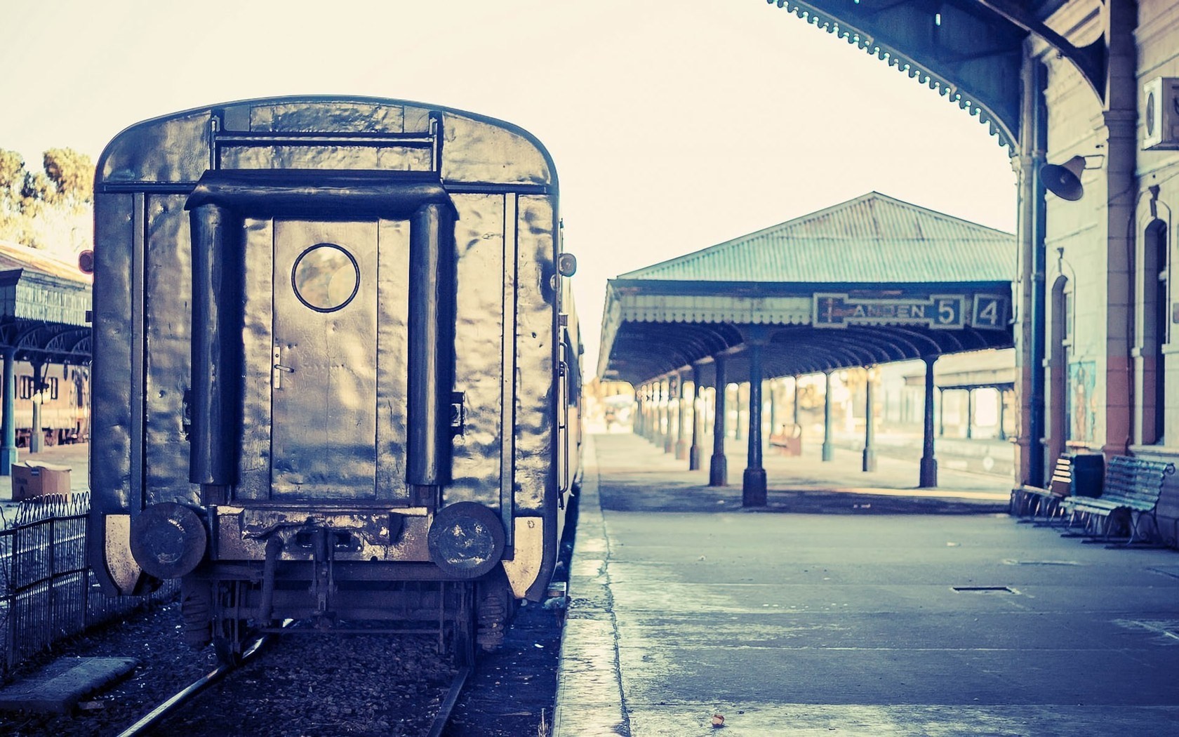 Train Coach Railway Station 1680x1050