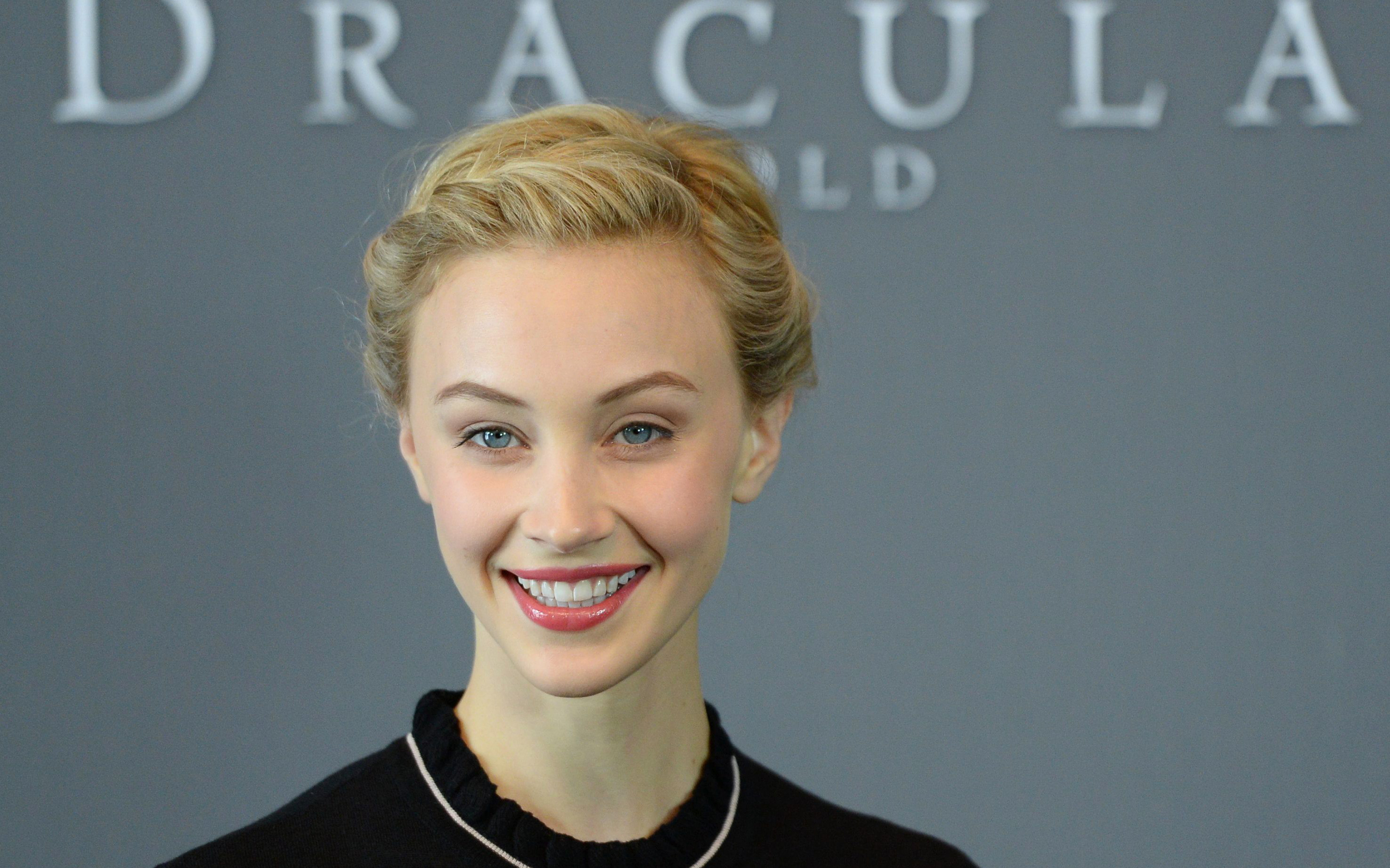 Sarah Gadon Canadian Actress Blonde Blue Eyes 2880x1800