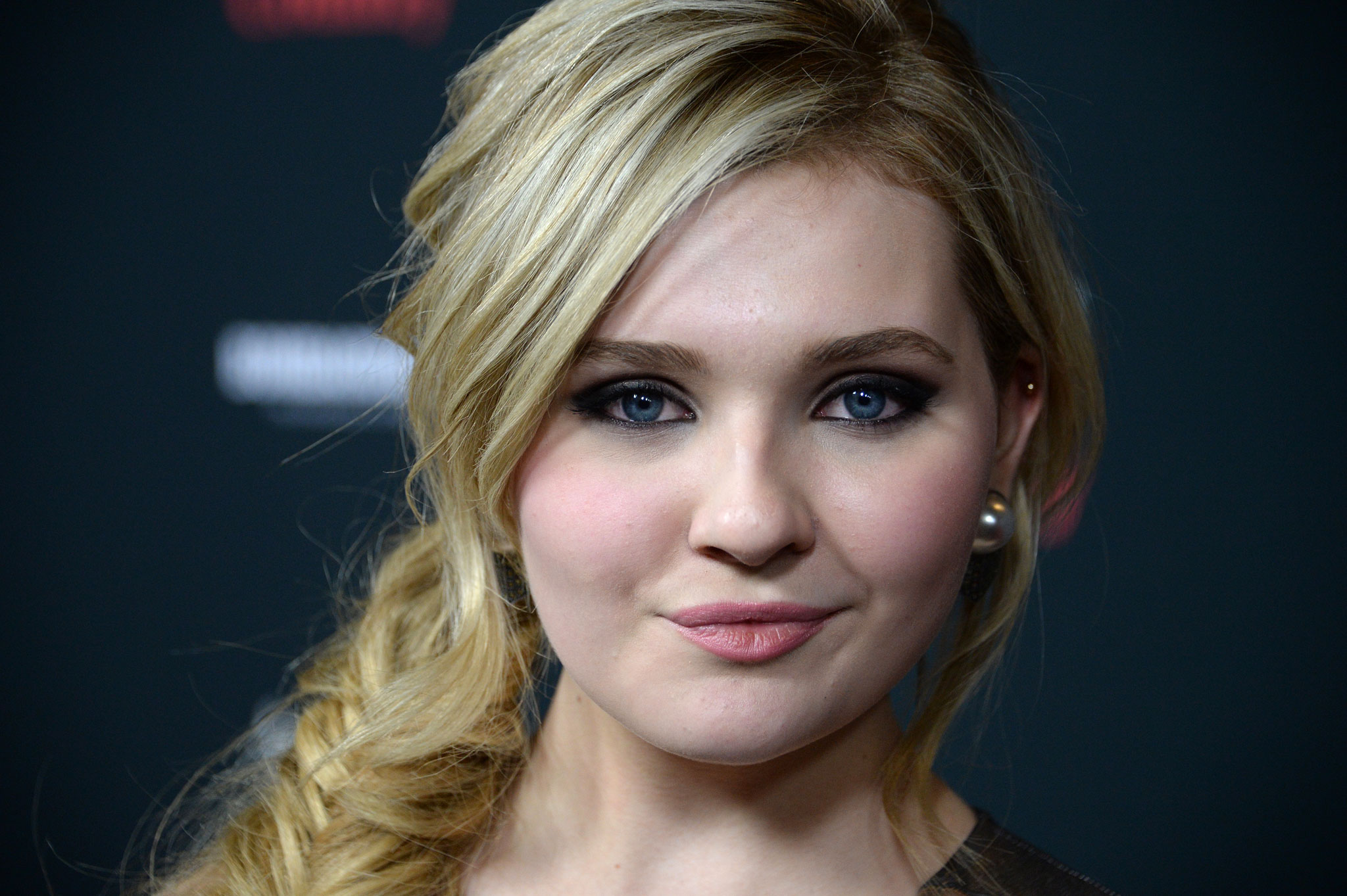 Abigail Breslin 2048x1363