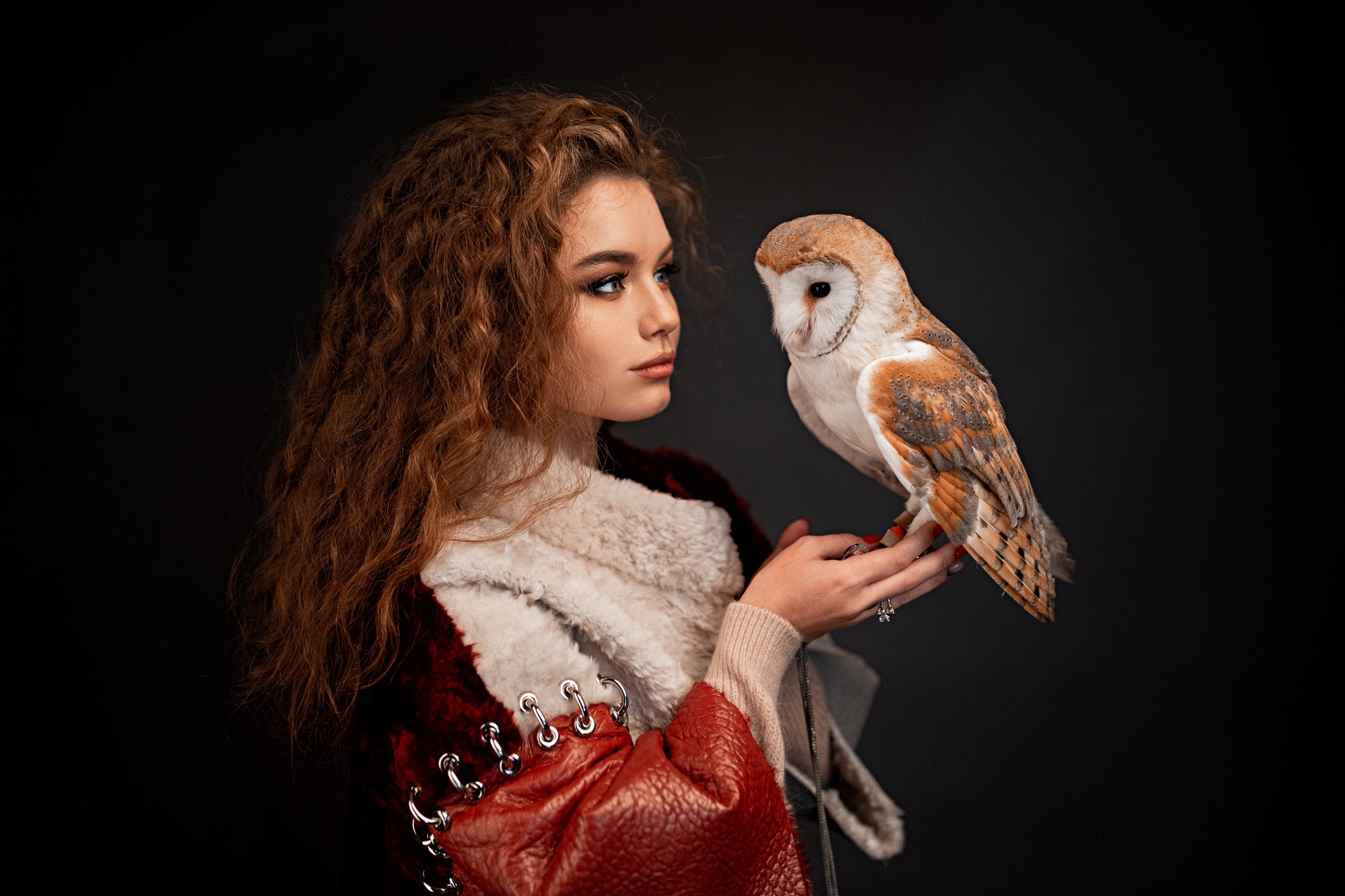 Alina Zaslavskaya Women Model Brunette Indoors Portrait Dark Background Owl Birds Animals Face Women 2000x1333