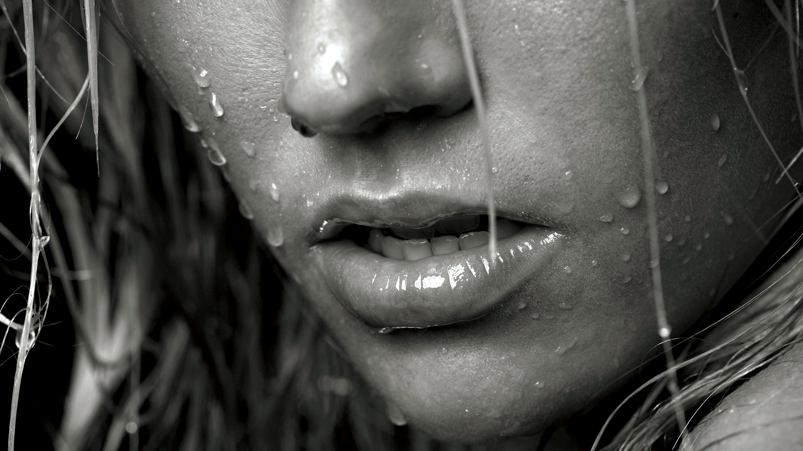 Open Mouth Teeth Wavy Hair Nose Wet Macro Water Drops Monochrome 2560x1440