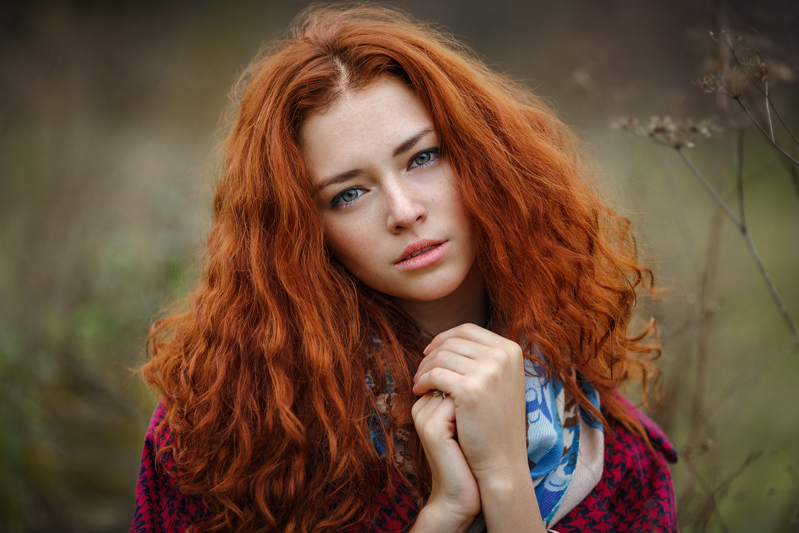 Ivan Warhammer Women Redhead Long Hair Wavy Hair Blue Eyes Looking At Viewer Portrait Freckles Scarf 1600x1067