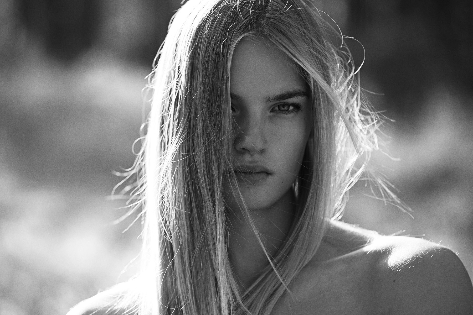 Women Model Monochrome Blonde Isabel Scholten Looking At Viewer Face Long Hair Hair Covering Eyes Ha 1800x1200