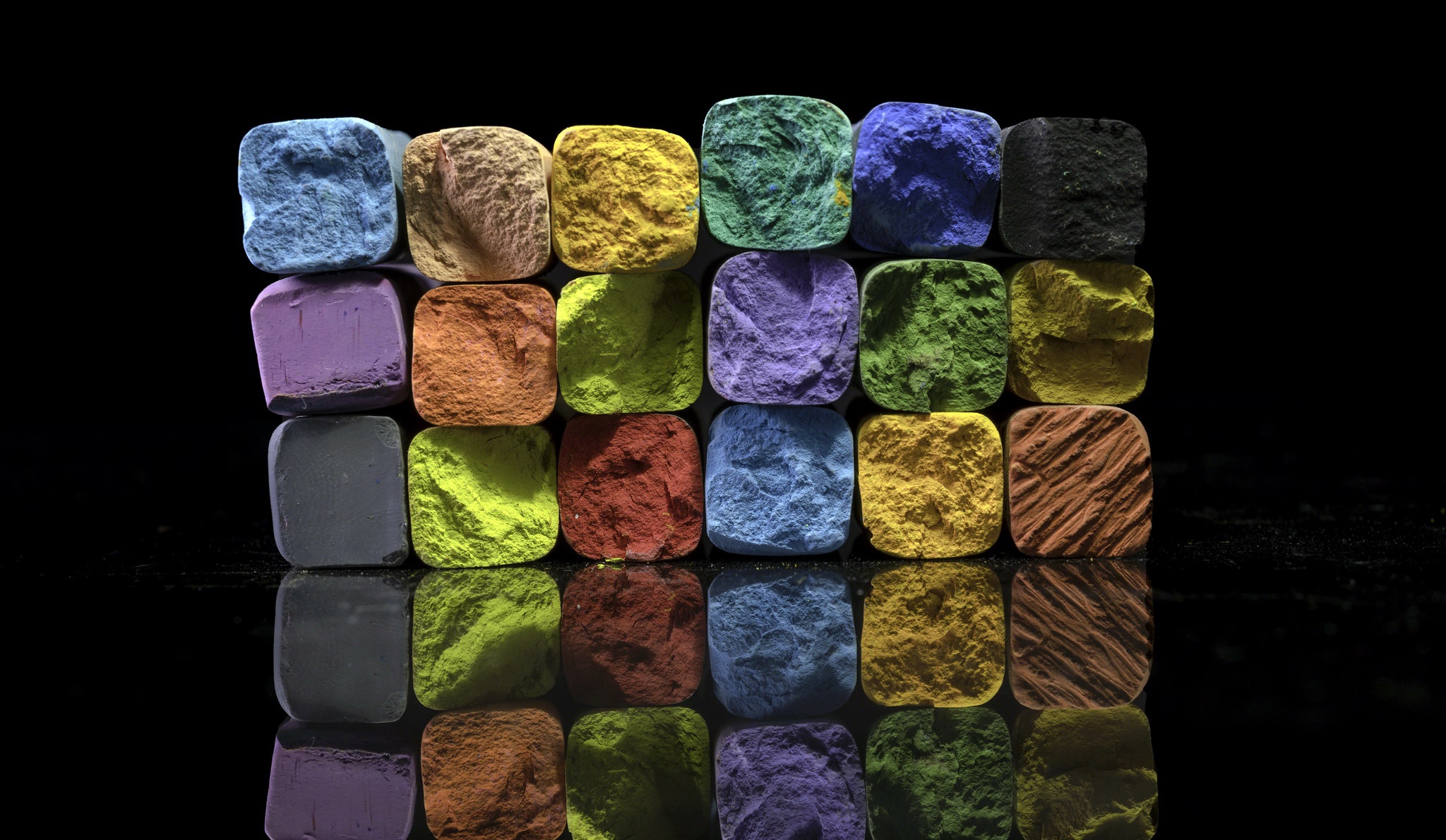 Colorful Chalk Simple Background 2048x1190