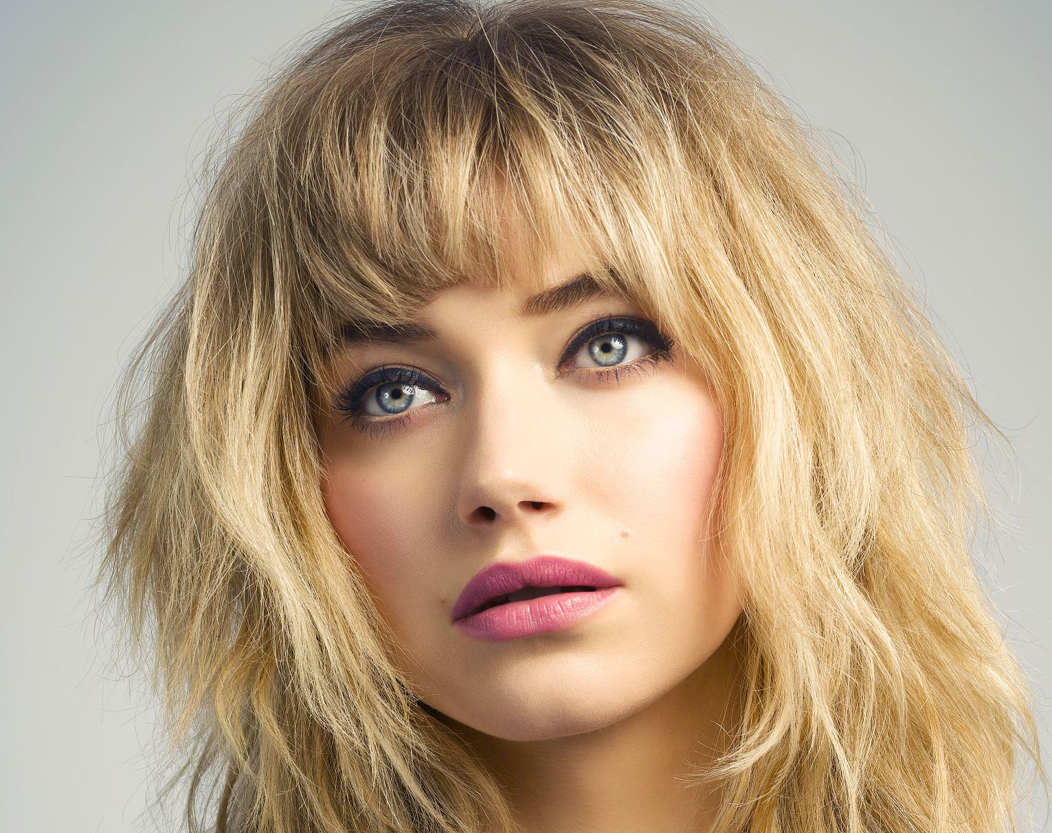 Imogen Poots Women Actress Blonde Blue Eyes Face Simple Background Closeup British Lipstick