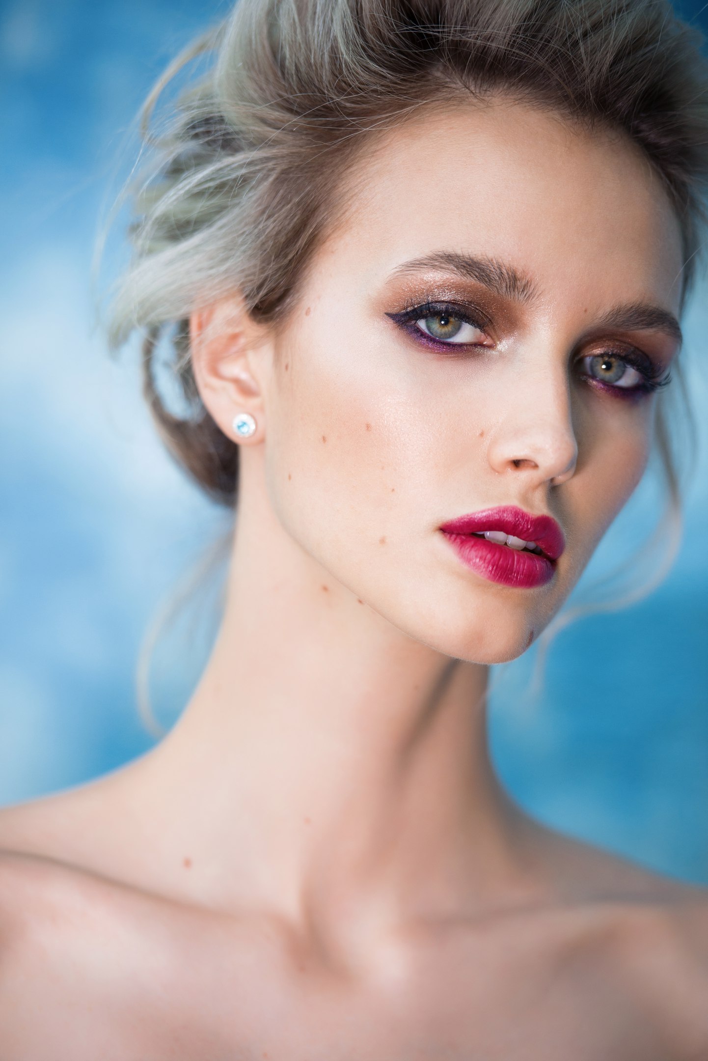 Natalia Tsygina Women Brunette Hairbun Make Up Eyeshadow Eyeliner Gloss Lipstick Looking At Viewer J 1442x2160