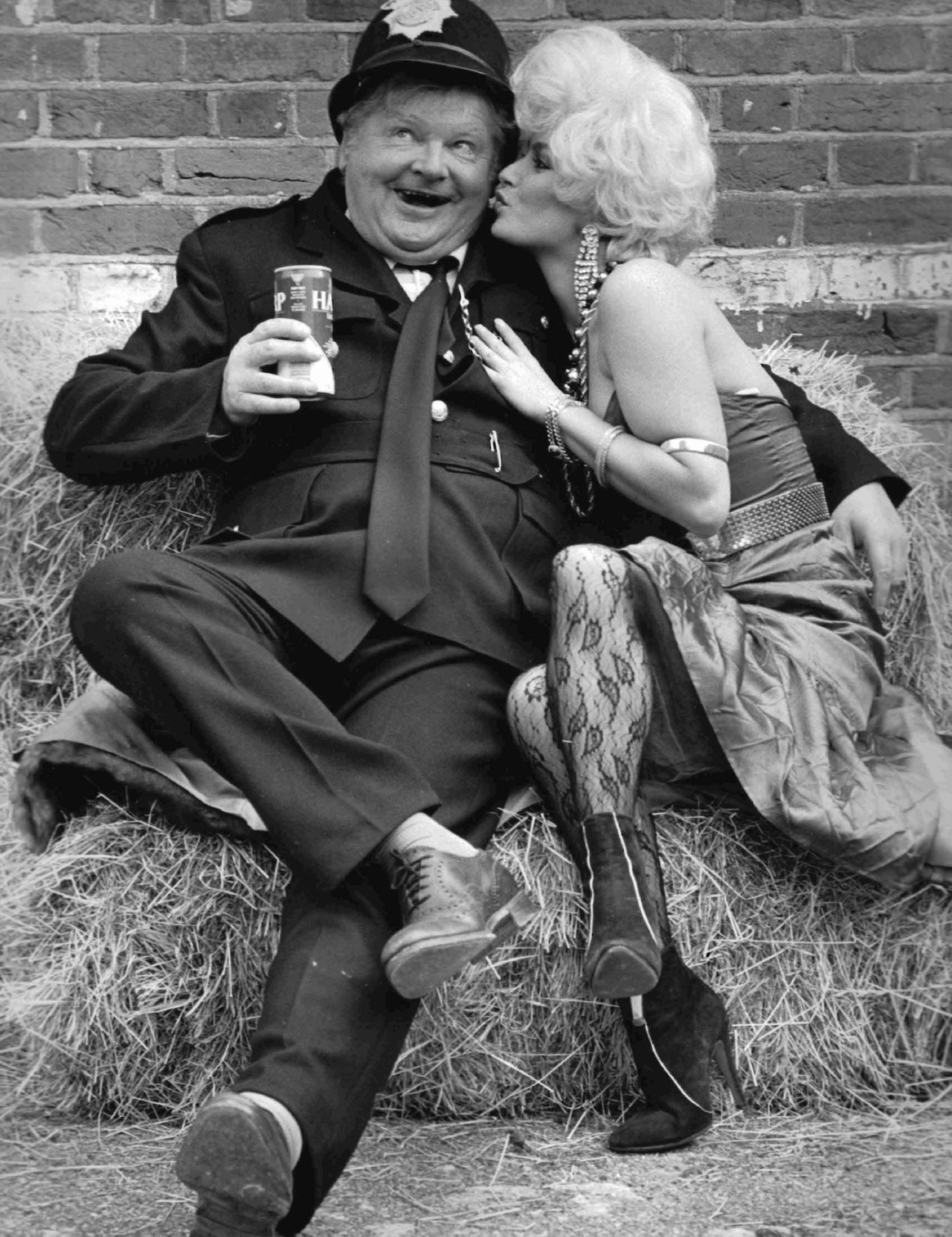 Men Women Actor Benny Hill Comedian Monochrome Smiling Vintage Photography Portrait Display Beer Act 1280x1662