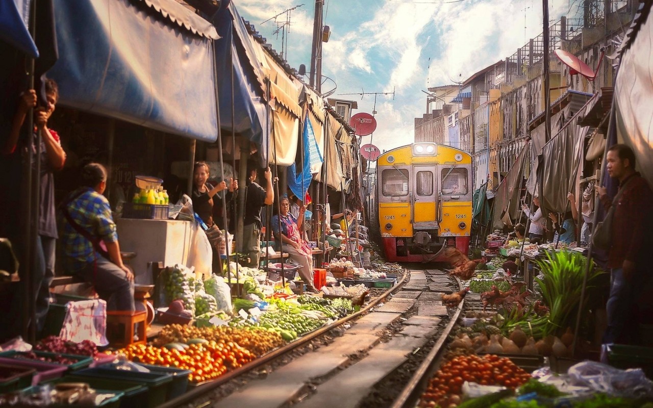 Railway Train Railway Diesel Locomotive Markets People Fruit Vegetables House Bangkok Thailand Cloud 1280x800