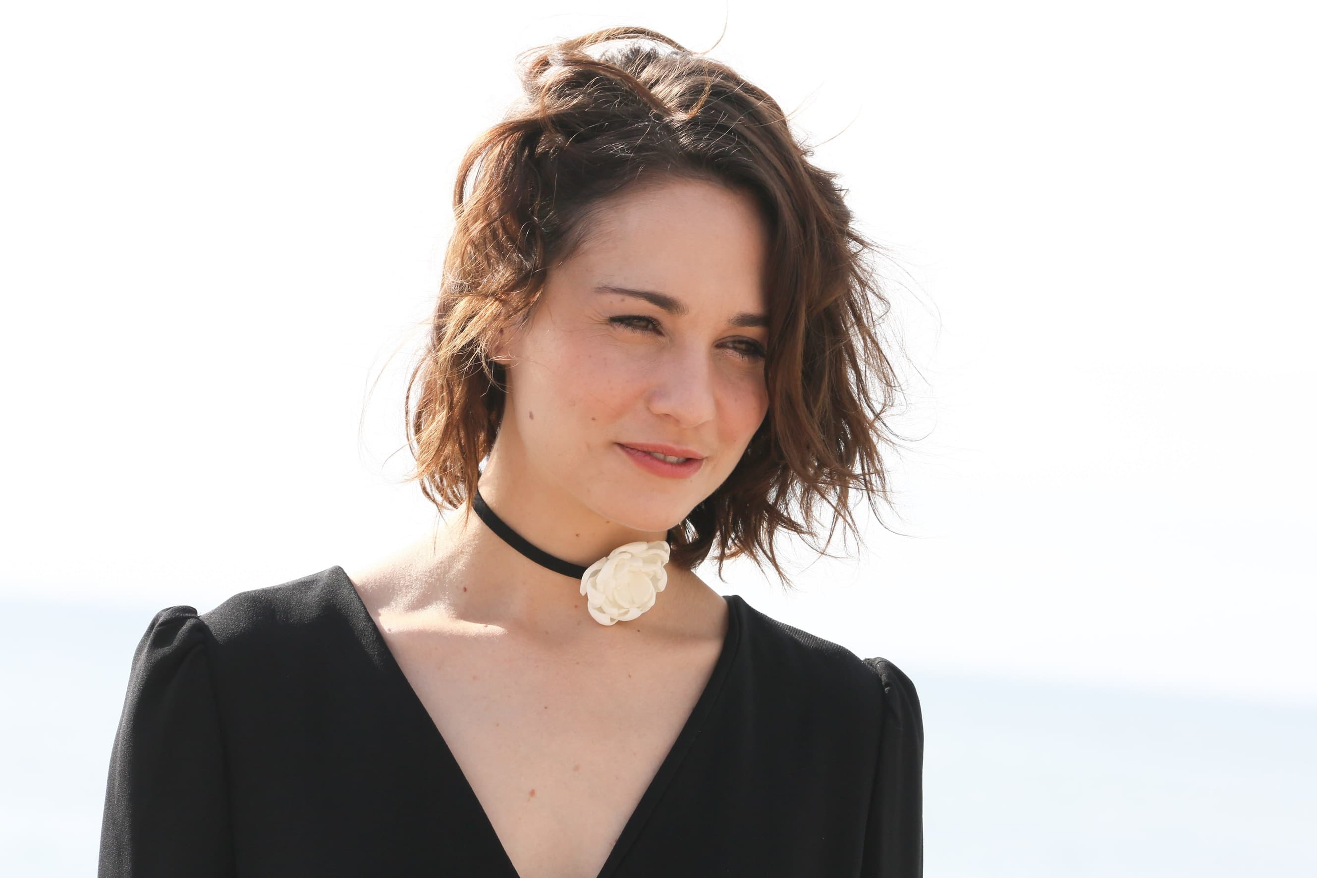Tuppence Middleton Tuppence Middleton Actress Brown Eyes Brunette Flower Necklace Women 2658x1772