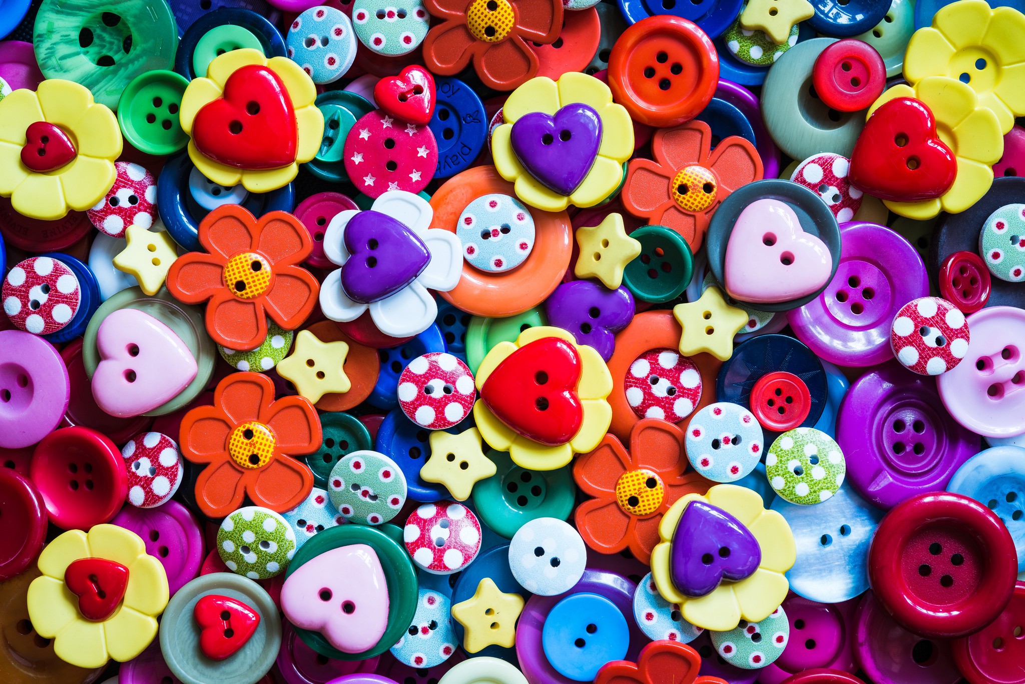 Buttons Colorful Heart 2048x1367