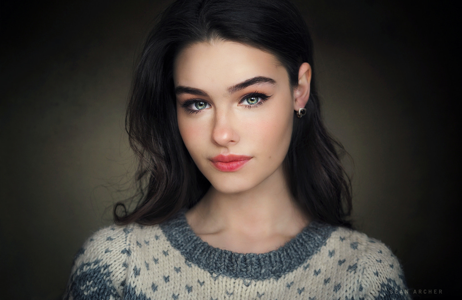 Bogdana Bogdana Kadritskaya Model Portrait Brunette Pink Lipstick Simple Background Women Coats Gray 1620x1054