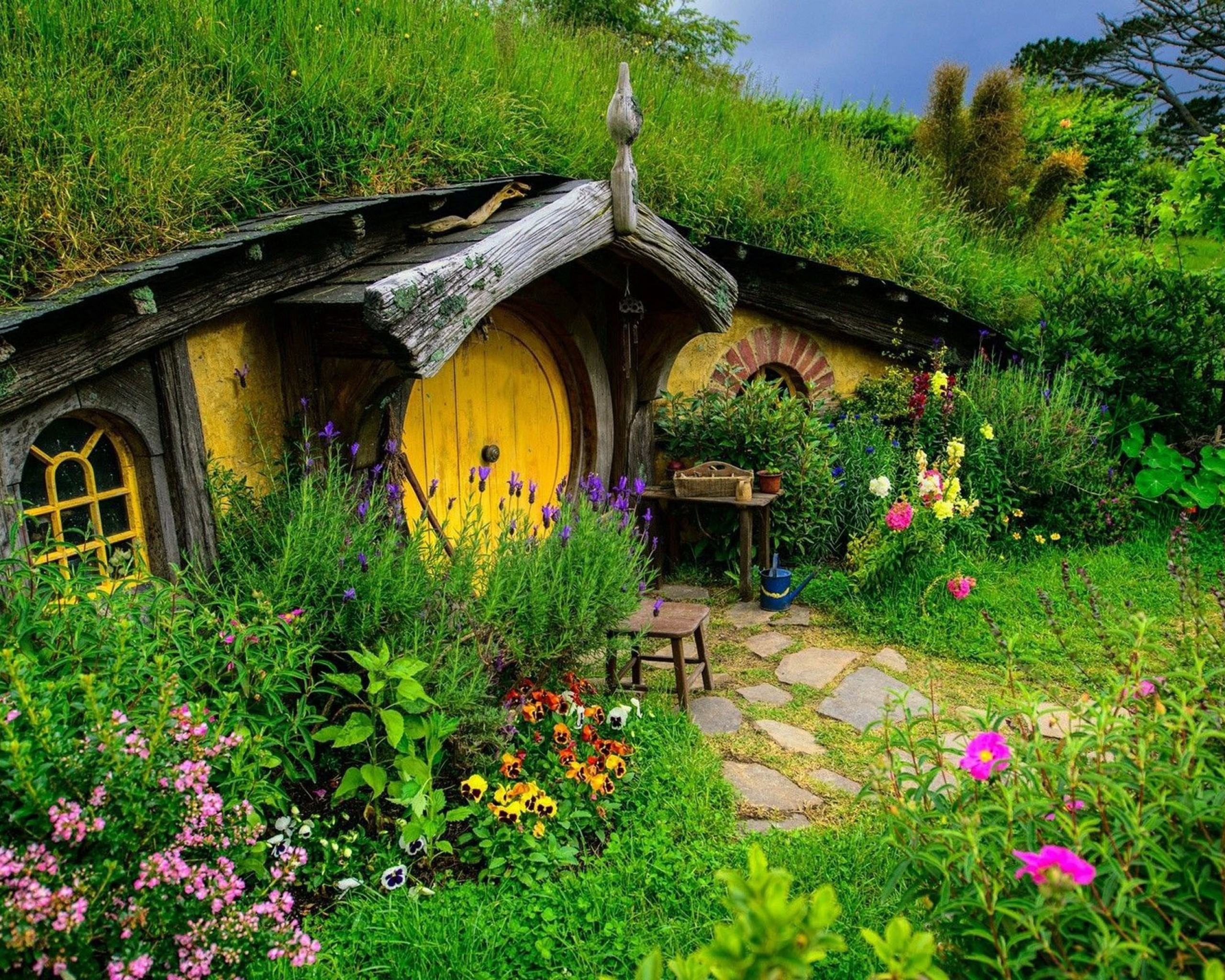Hobbits House Cottage Garden 2560x2048