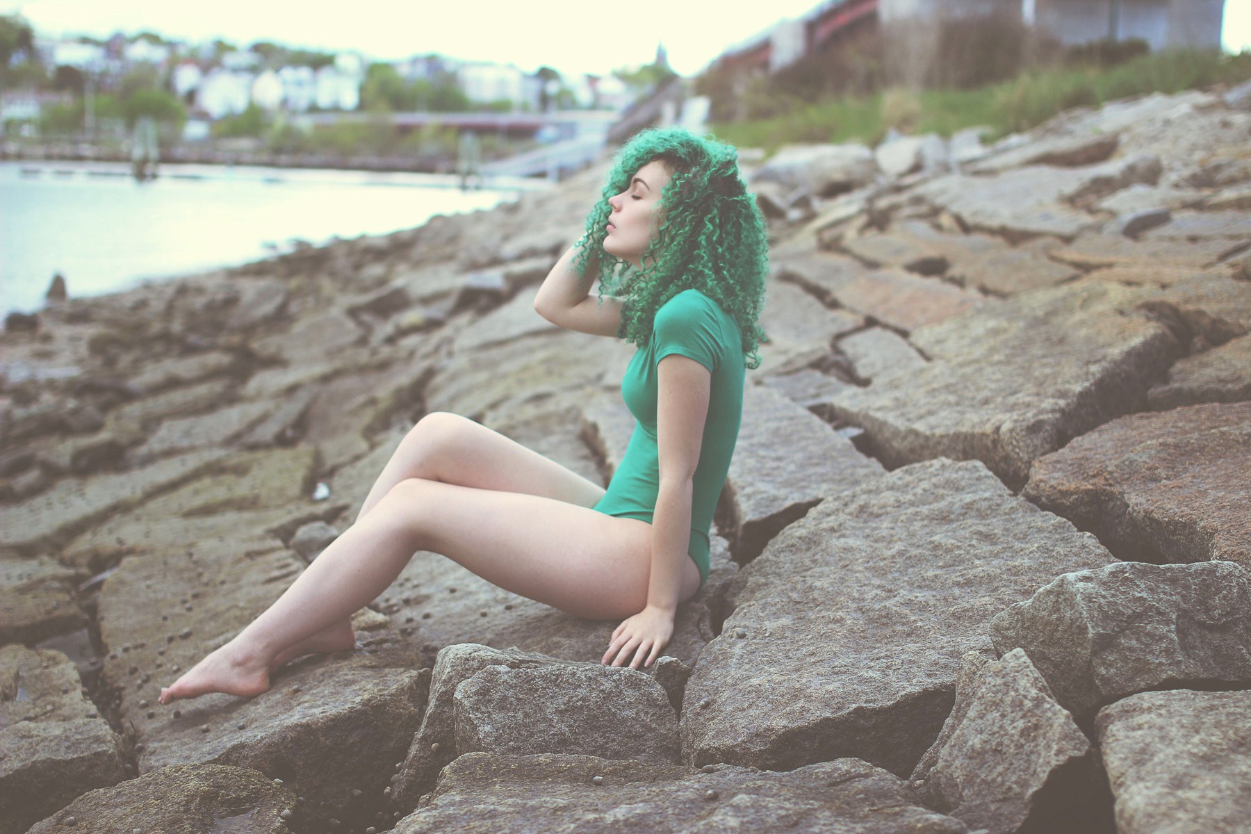 Women Model Savannah Daras Dyed Hair Curly Hair Women Outdoors Green Hair Legs Barefoot Sitting Clos 1800x1200