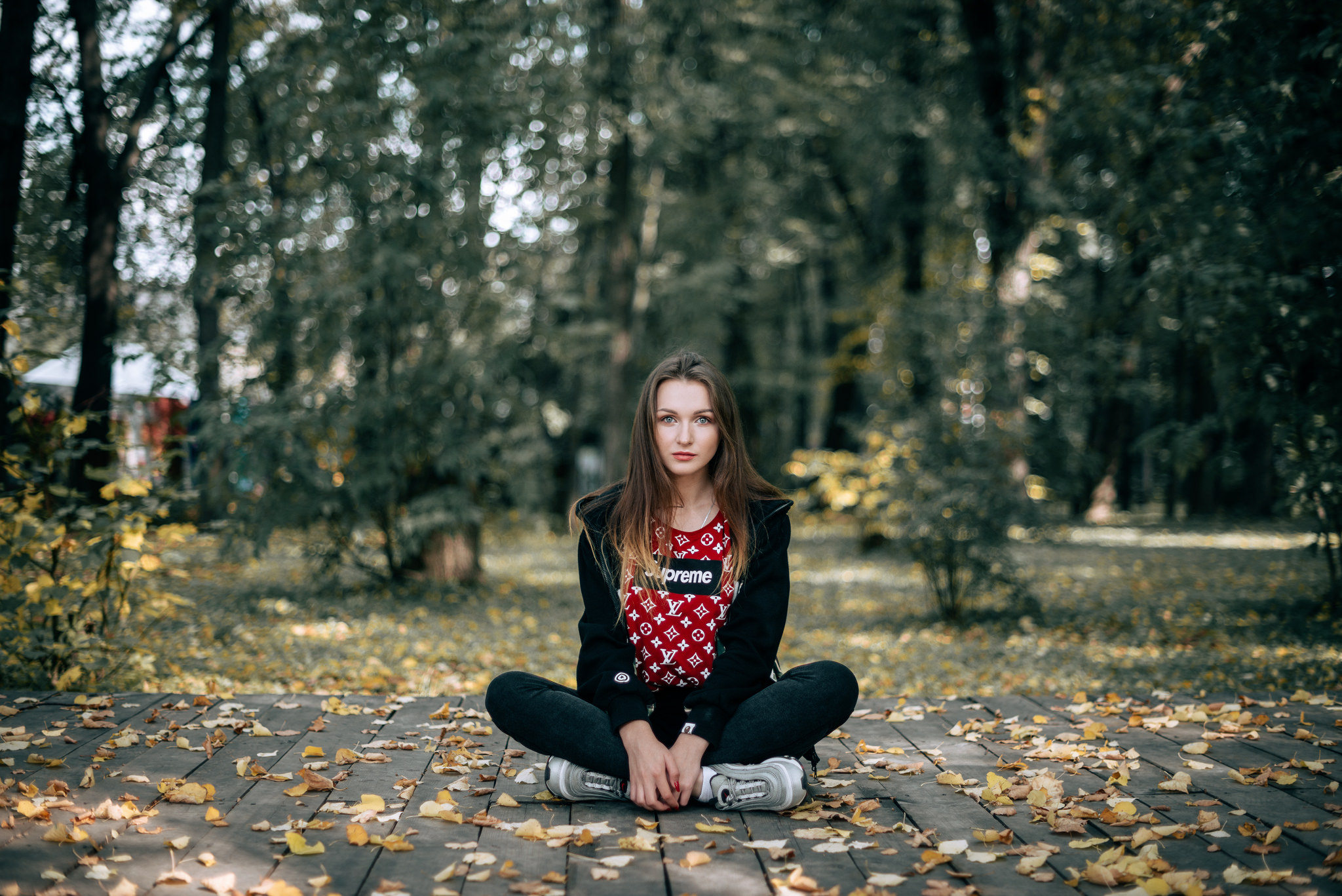 Women Model Outdoors Portrait Looking At Viewer Brunette Sitting Leaves Fall Sweatshirts Jeans Sneak 2048x1367