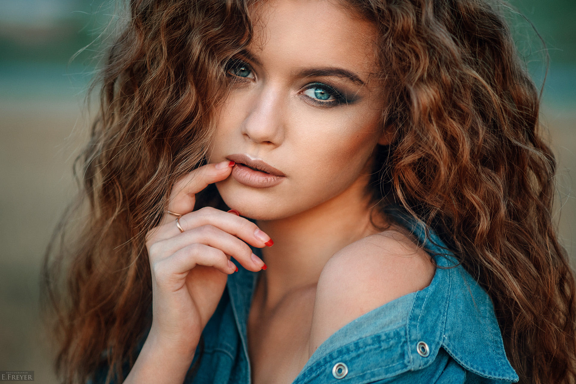 Women Brunette Women Outdoors Closeup Wavy Hair Blue Eyes Jean Shirt Portrait Bokeh Face Finger On L 1920x1280