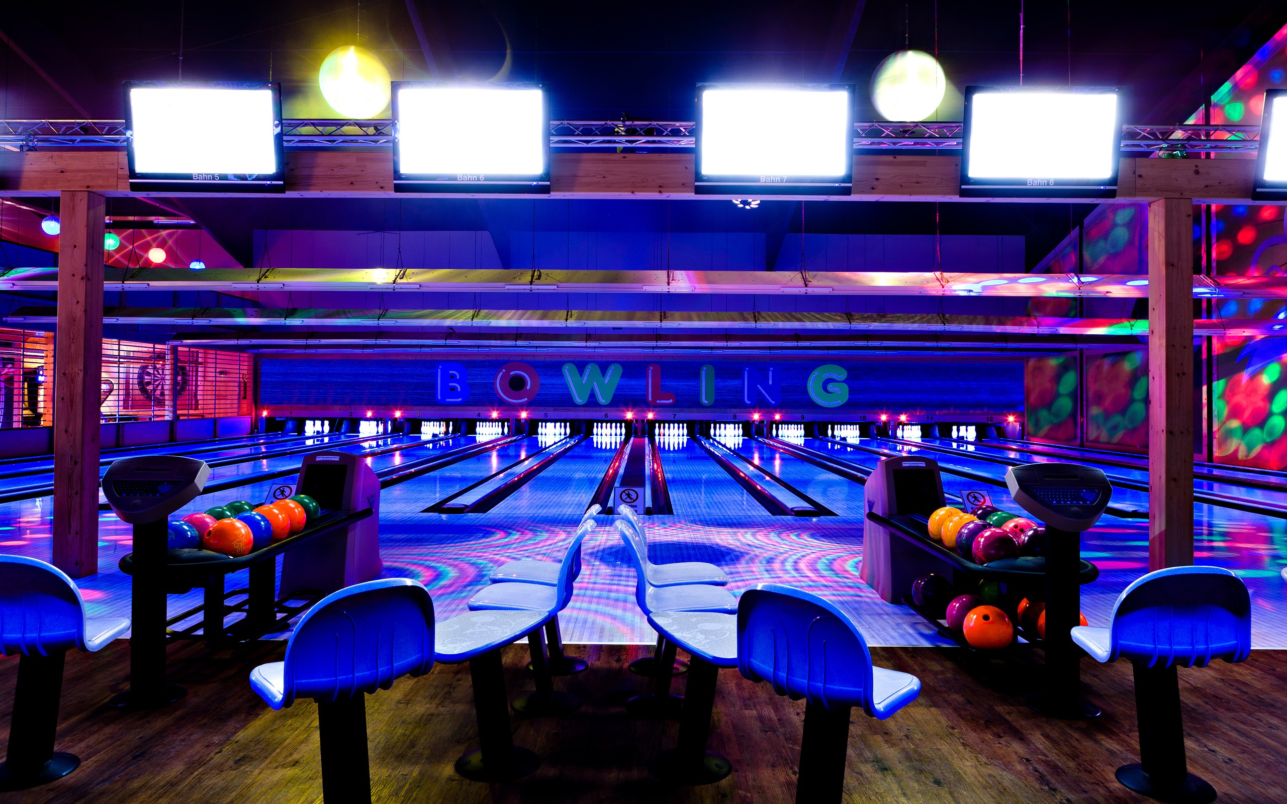 Bowling Bowling Balls Balls Indoors 2560x1600