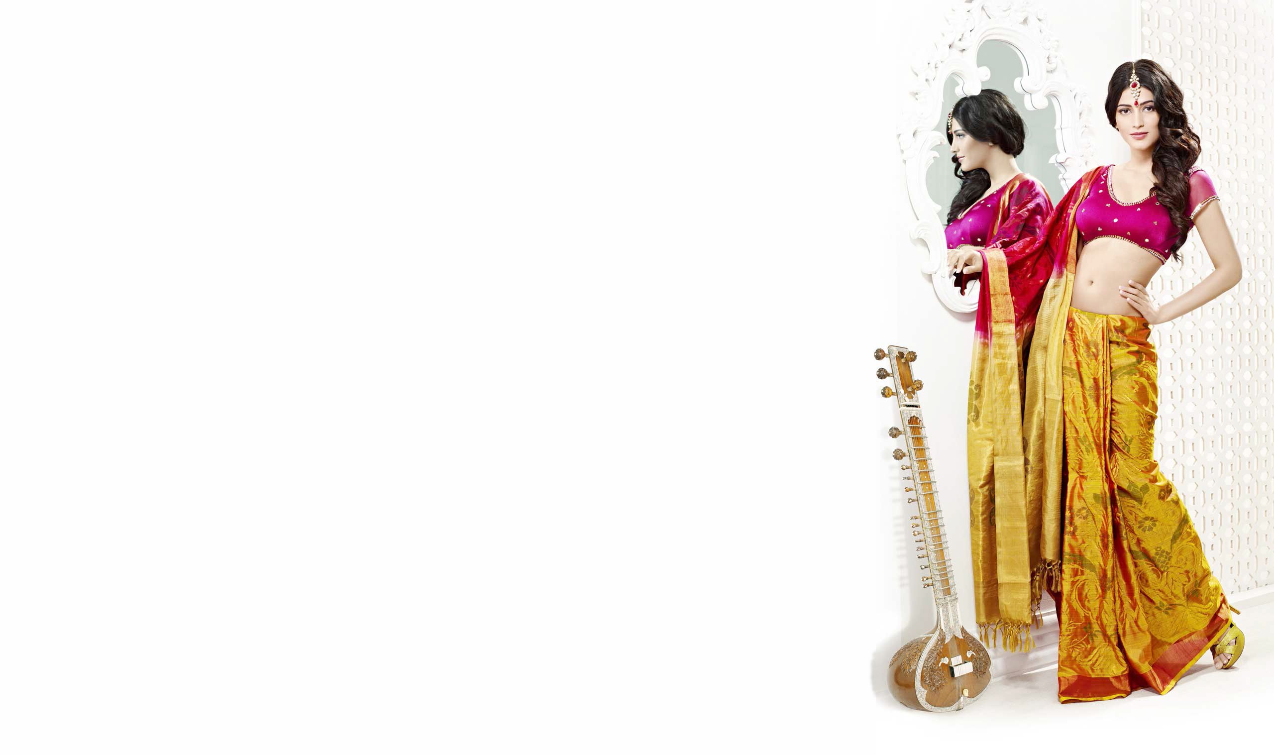Shruti Haasan Bollywood Saree Mirror 2560x1517