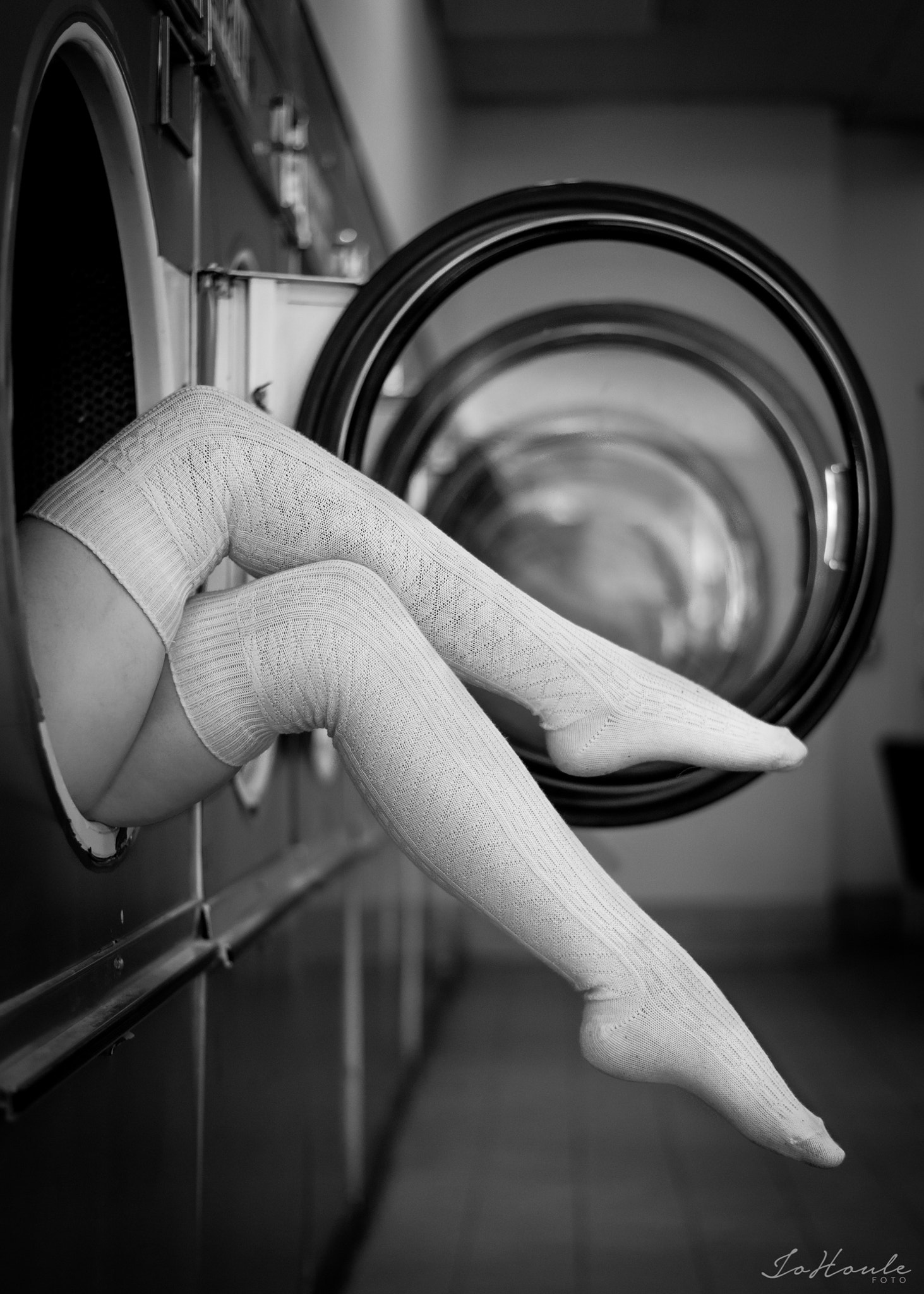Legs Women Washing Machine Monochrome 1463x2048