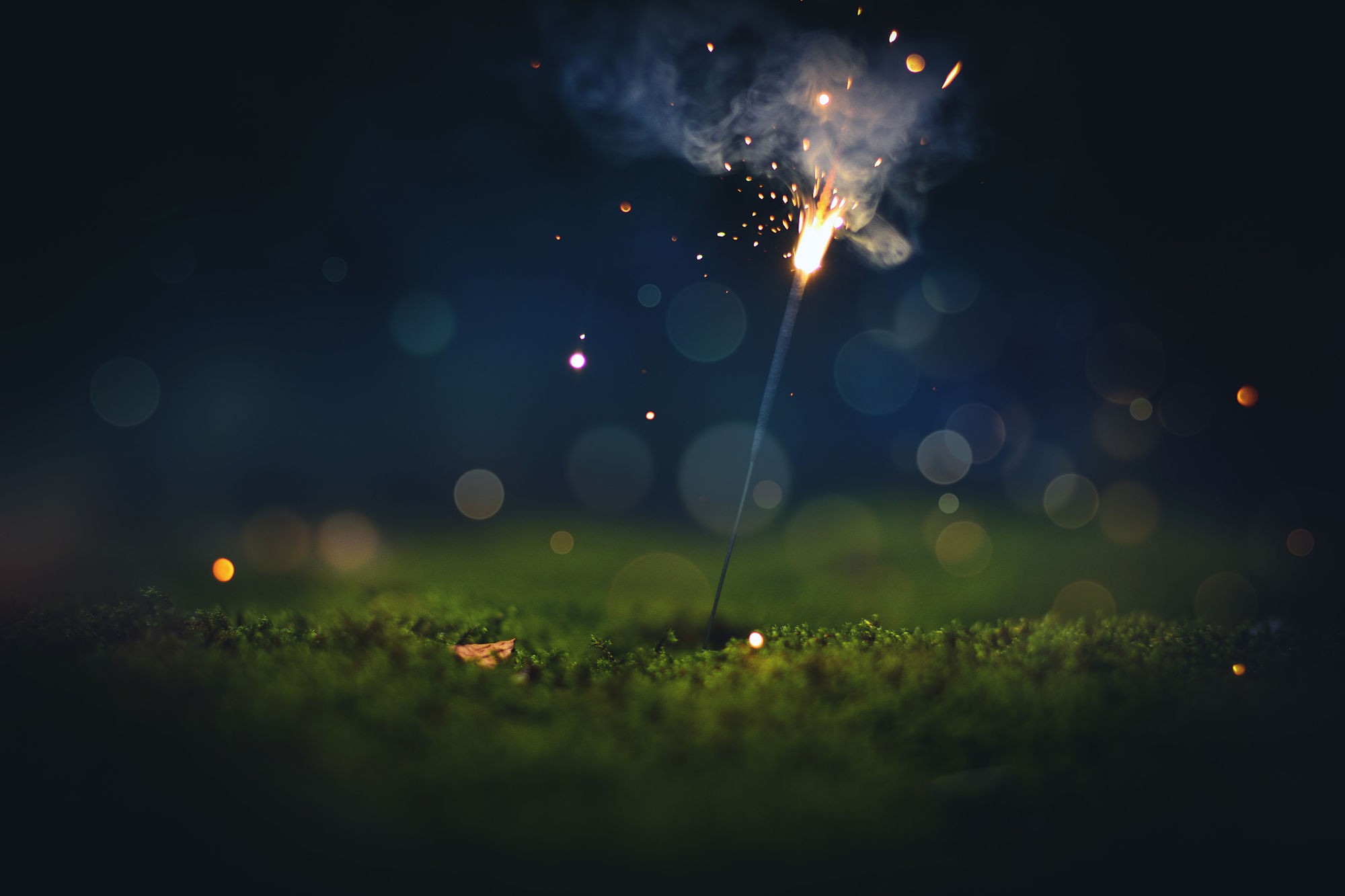 Bokeh Macro Sparks Sparkler Fireworks Lights 2000x1333